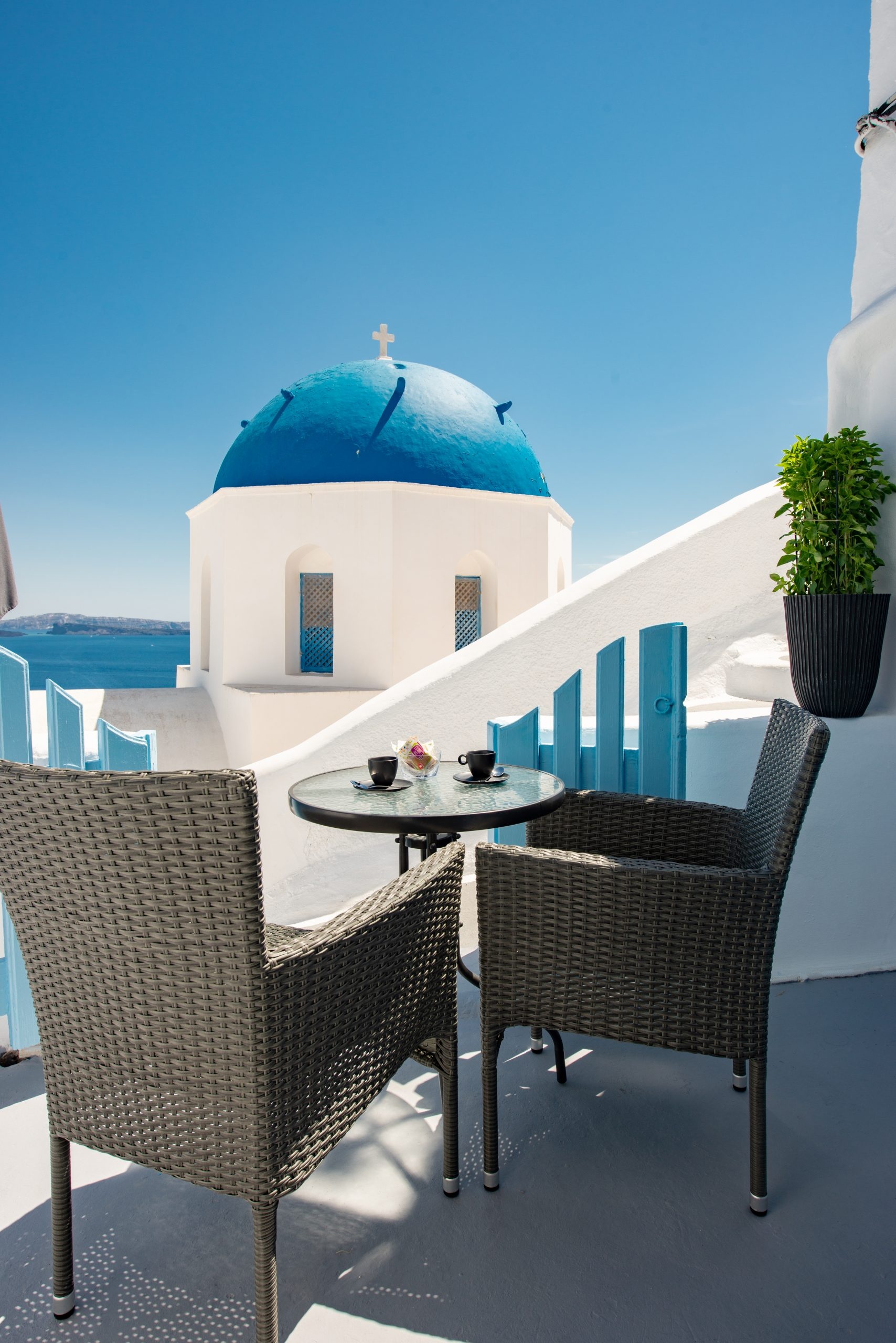 Blue Domes of Oia, blue dome cave, caldera view, luxus vip suites, 1710x2560 HD Handy