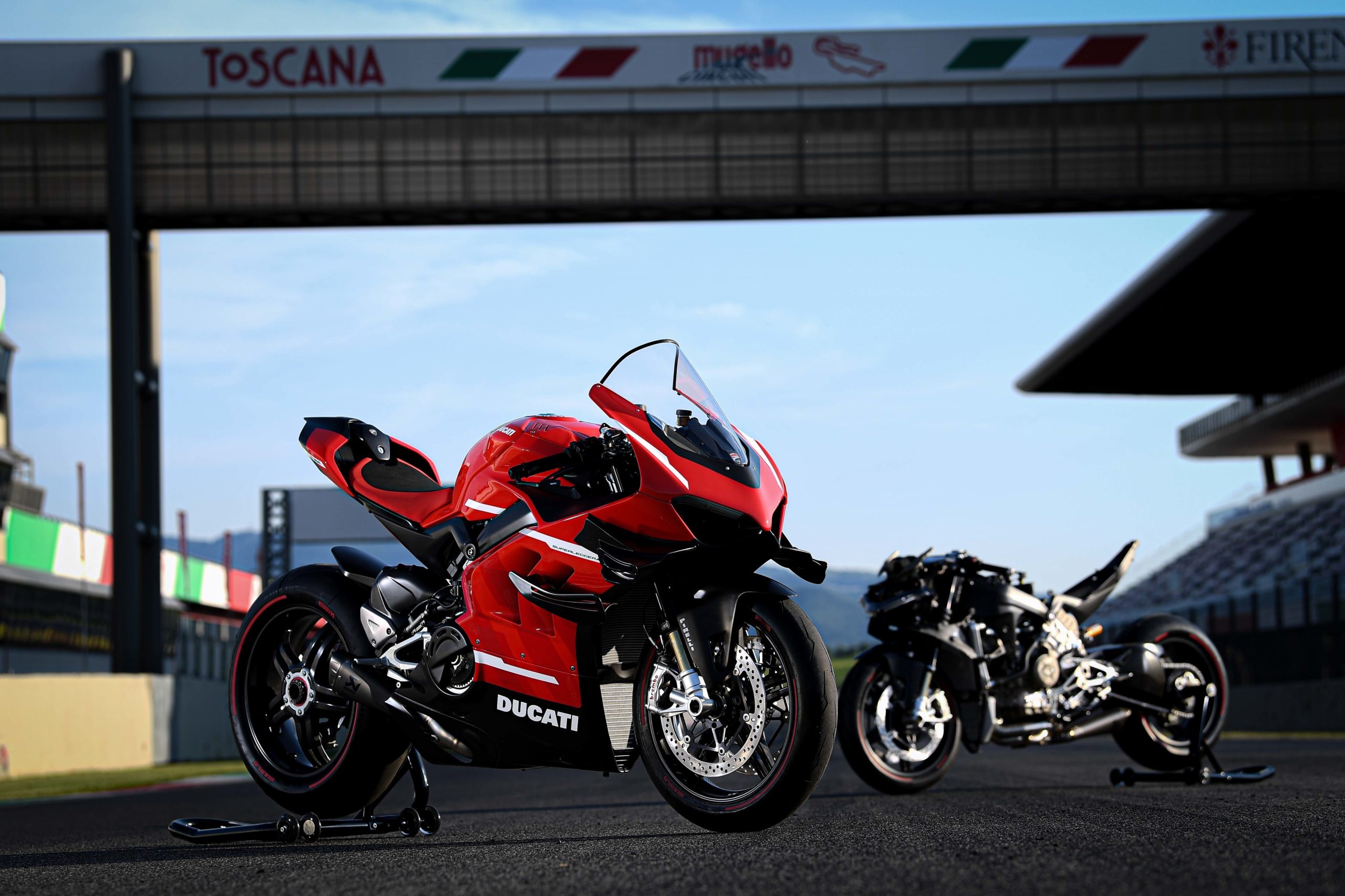 Ducati Superleggera V4, Unparalleled performance, Lightweight masterwork, Ducati excellence, 2560x1710 HD Desktop