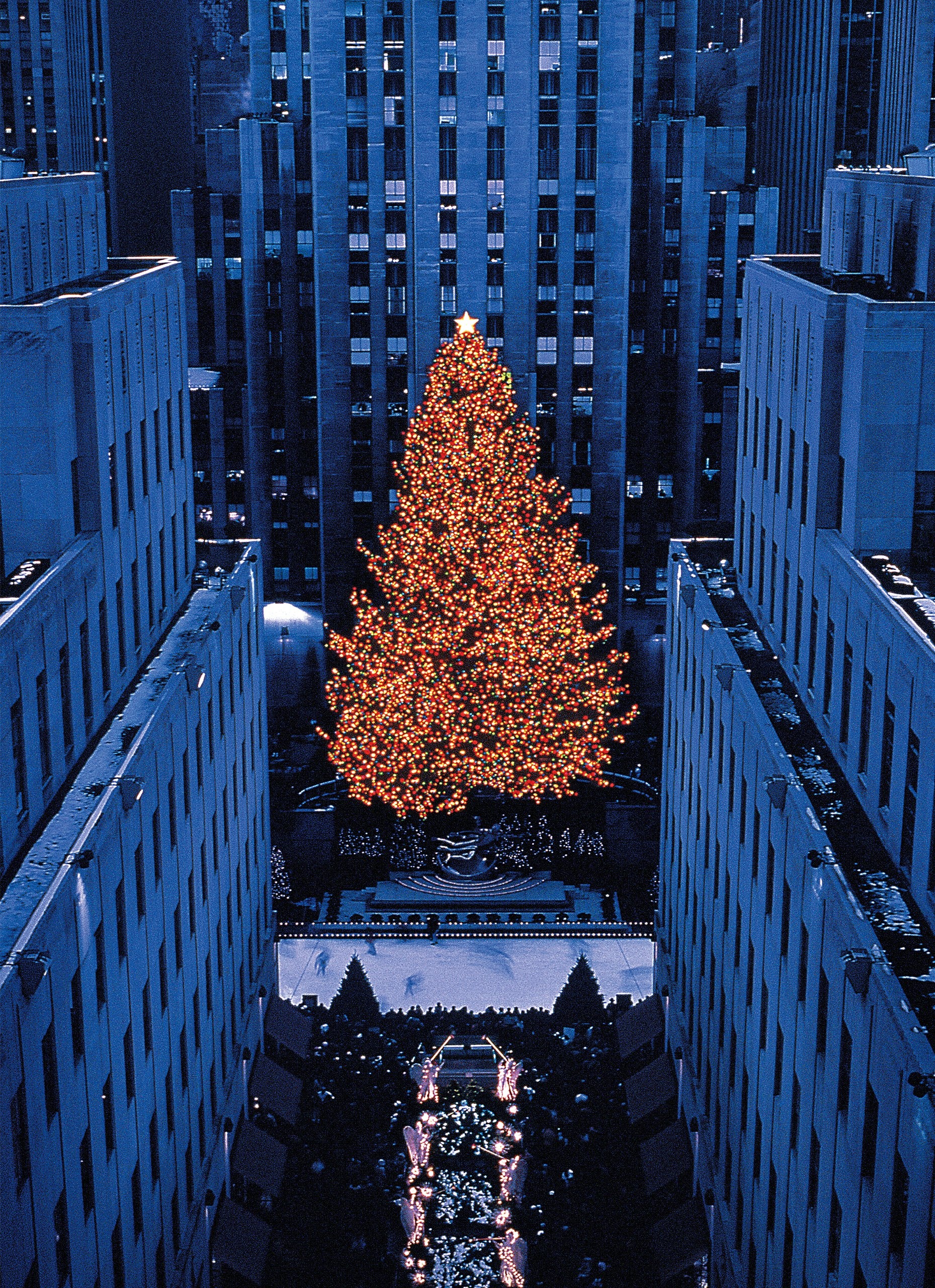New York Christmas: Rockefeller Center, New Year’s Eve, Lights and decorations. 1860x2560 HD Wallpaper.