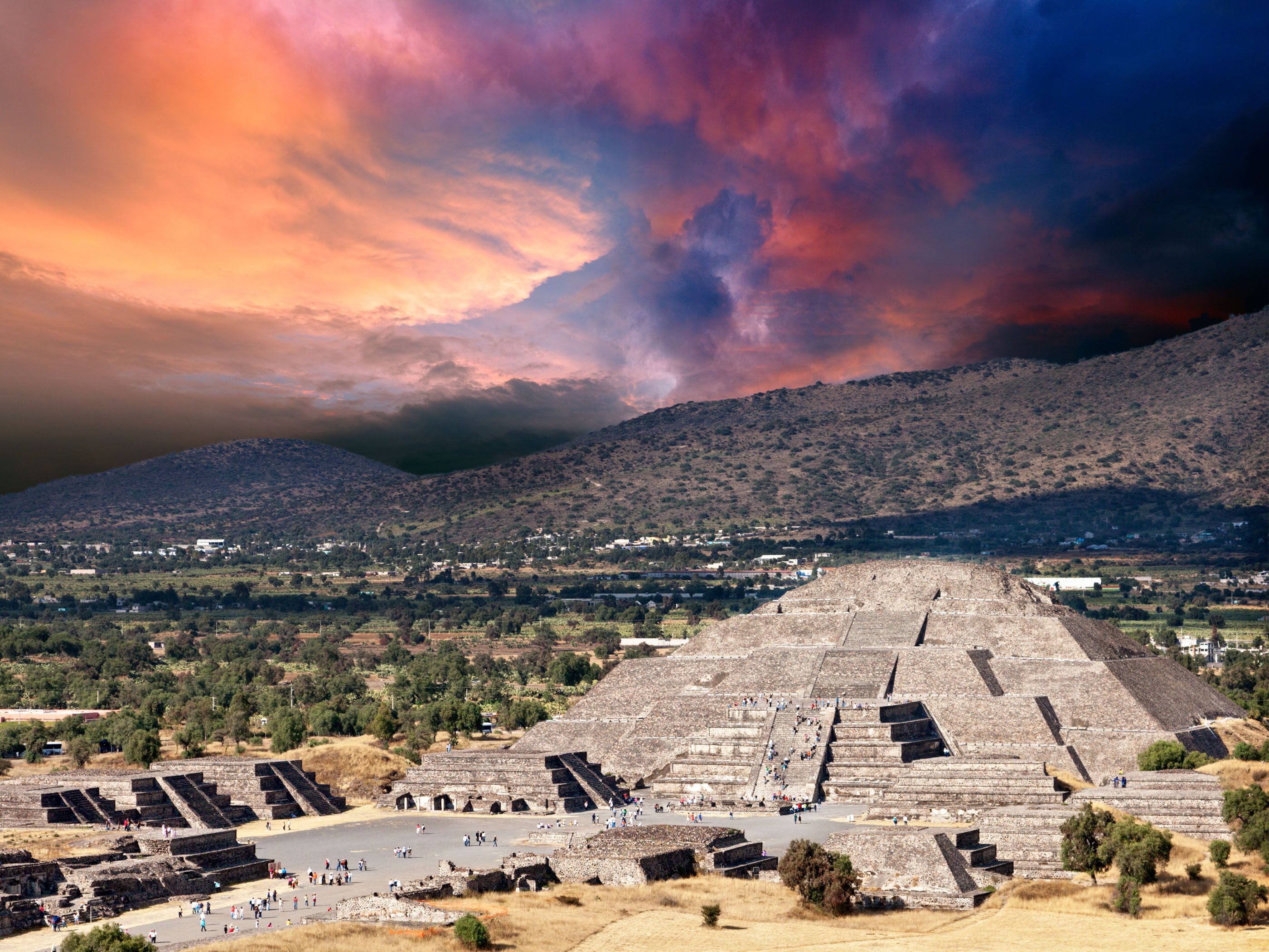Faszinierender Sonnenuntergang über der Mondpyramide von Teotihuacan, 2800x2100 HD Desktop
