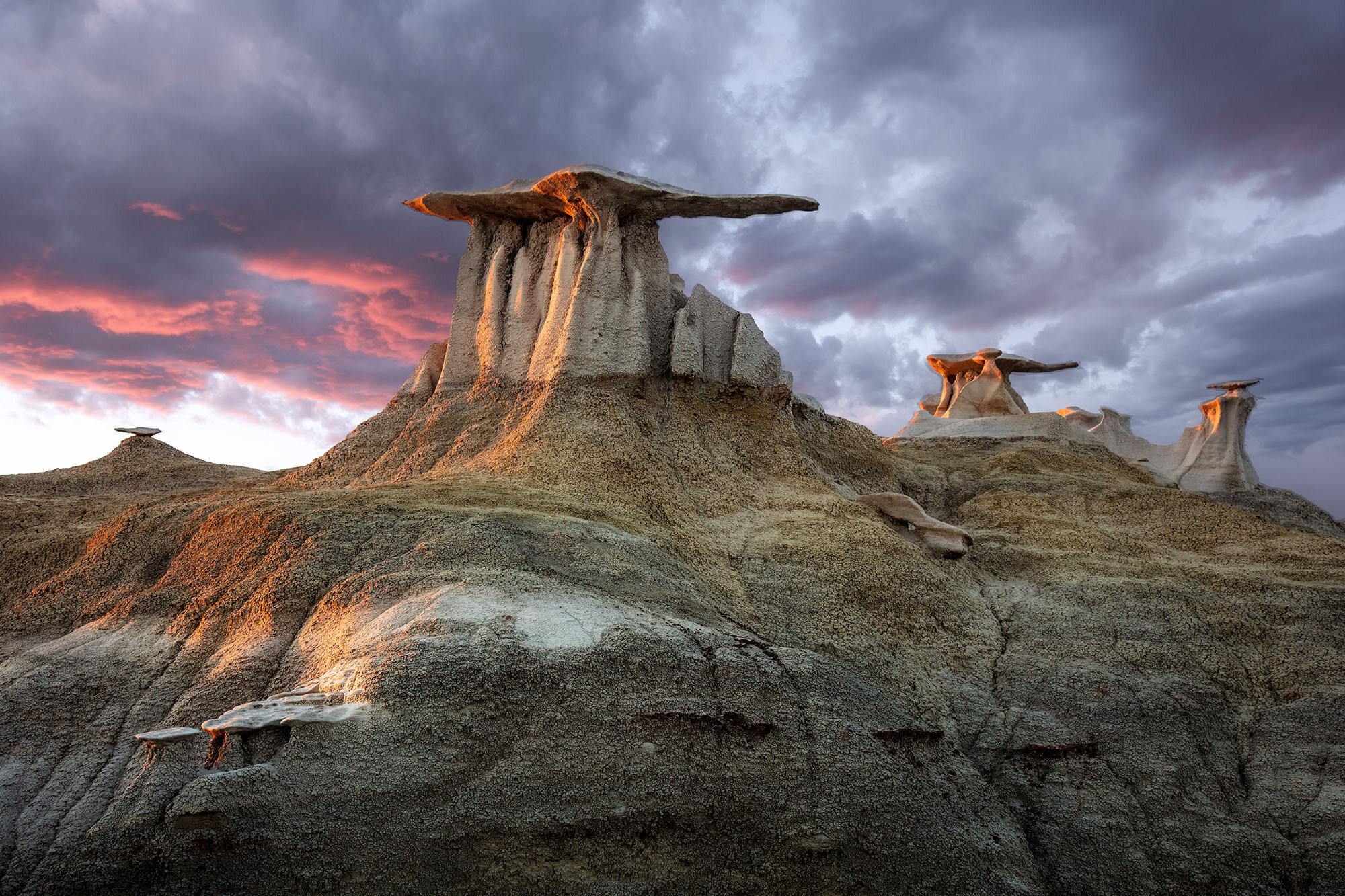 Bisti Badlands, New Mexico, Photographers trail, Travels, 2000x1340 HD Desktop