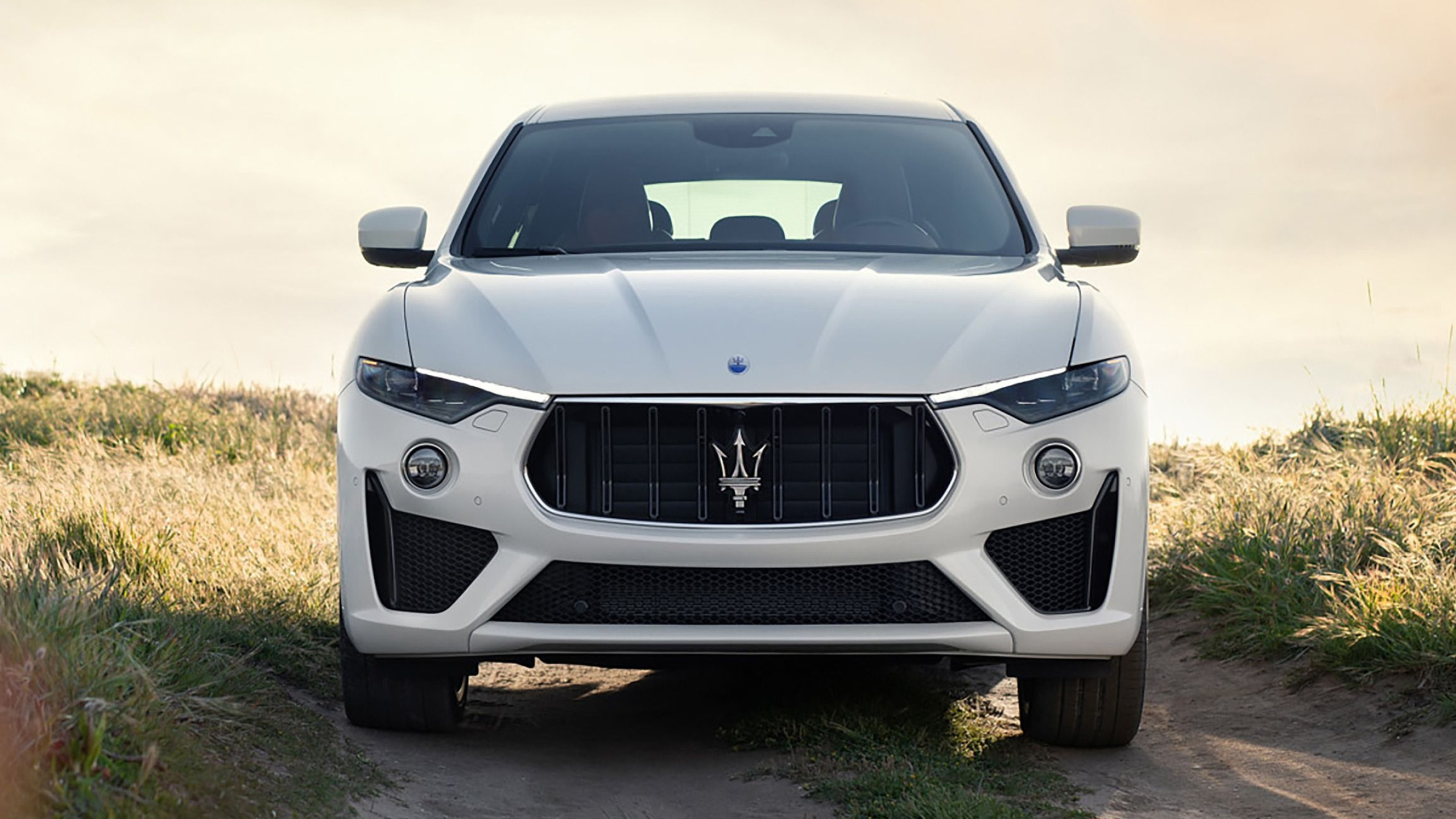 Maserati Levante, High-definition wallpapers, Automotive opulence, Dynamic personality, 2560x1440 HD Desktop