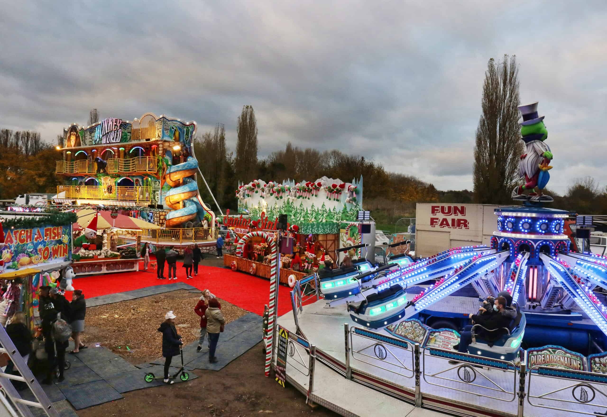 Fun Fair: Carnival in Hills Meadow in Reading, Hurricane ride. 2560x1760 HD Background.