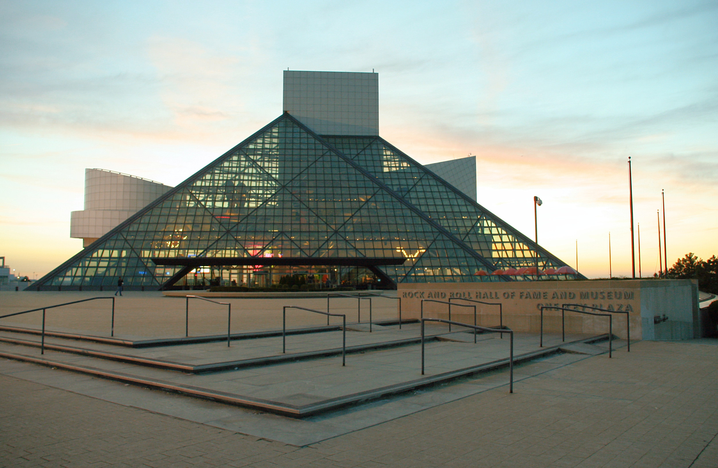 Rock and Roll Hall of Fame, Wiki details, Music history, Popular attraction, 2500x1630 HD Desktop