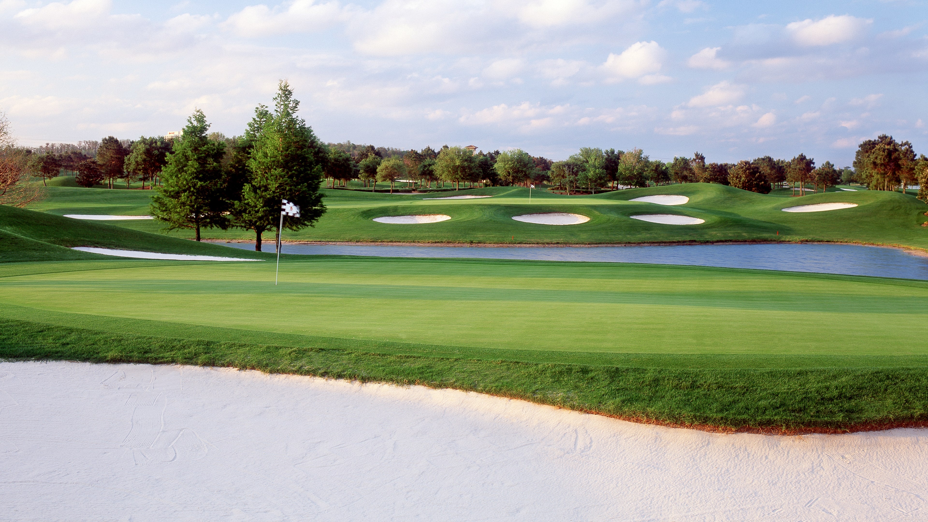 Golf Course: Kissimmee, Florida, Flagstick, Landscape architecture, Teeing ground, Dogleg. 3840x2160 4K Background.
