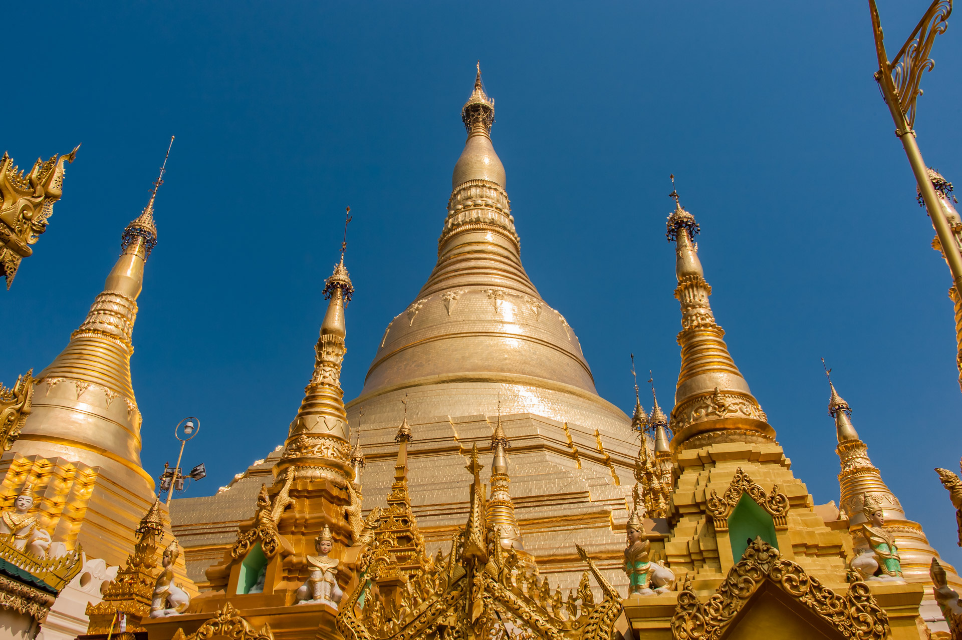 Shwedagon Pagoda, Symbol of Myanmar, Golden landmark, 1920x1280 HD Desktop