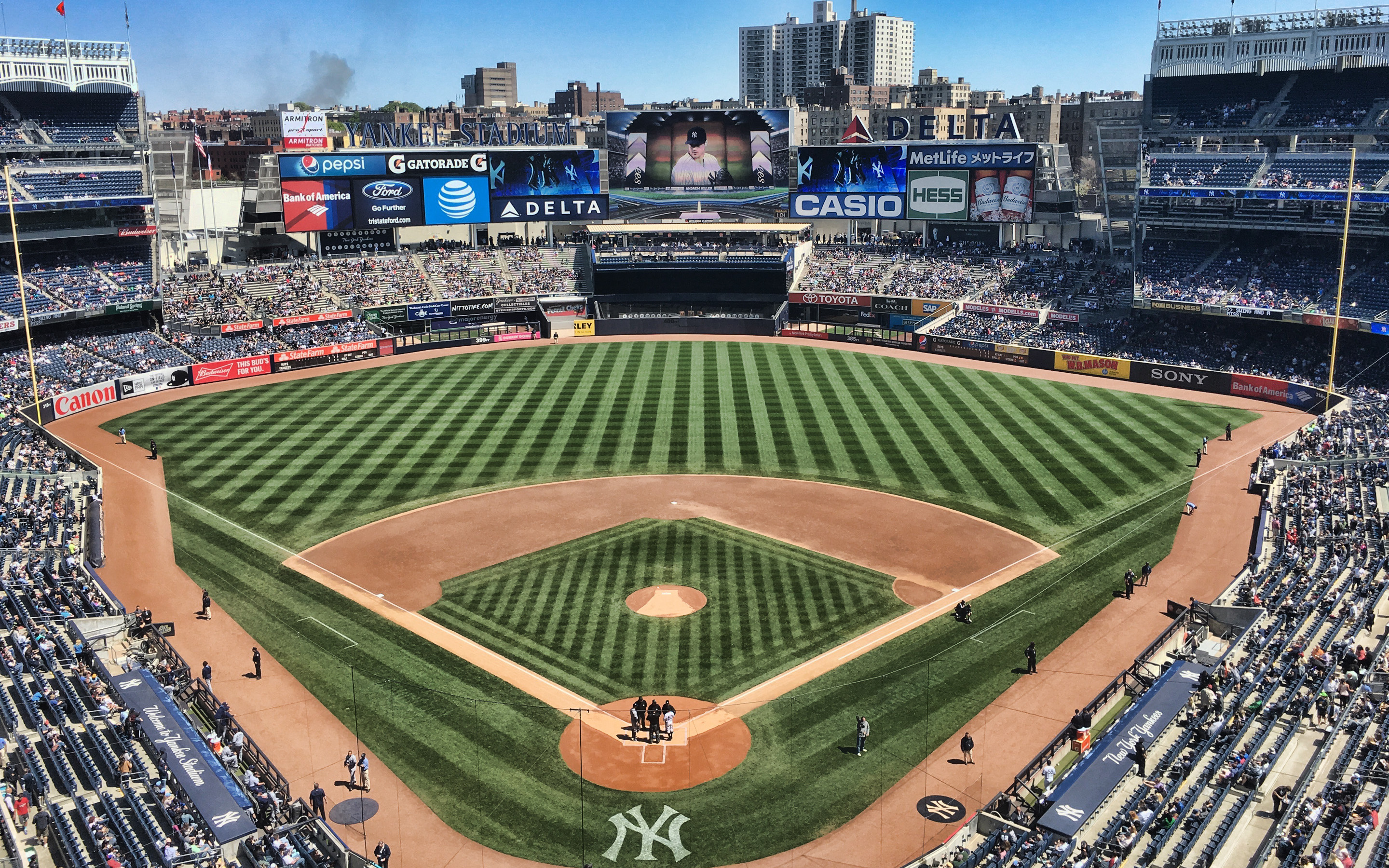 Yankee Stadium, Lush outfield, Sports architecture, The Bronx, Professional ballpark, 2880x1800 HD Desktop