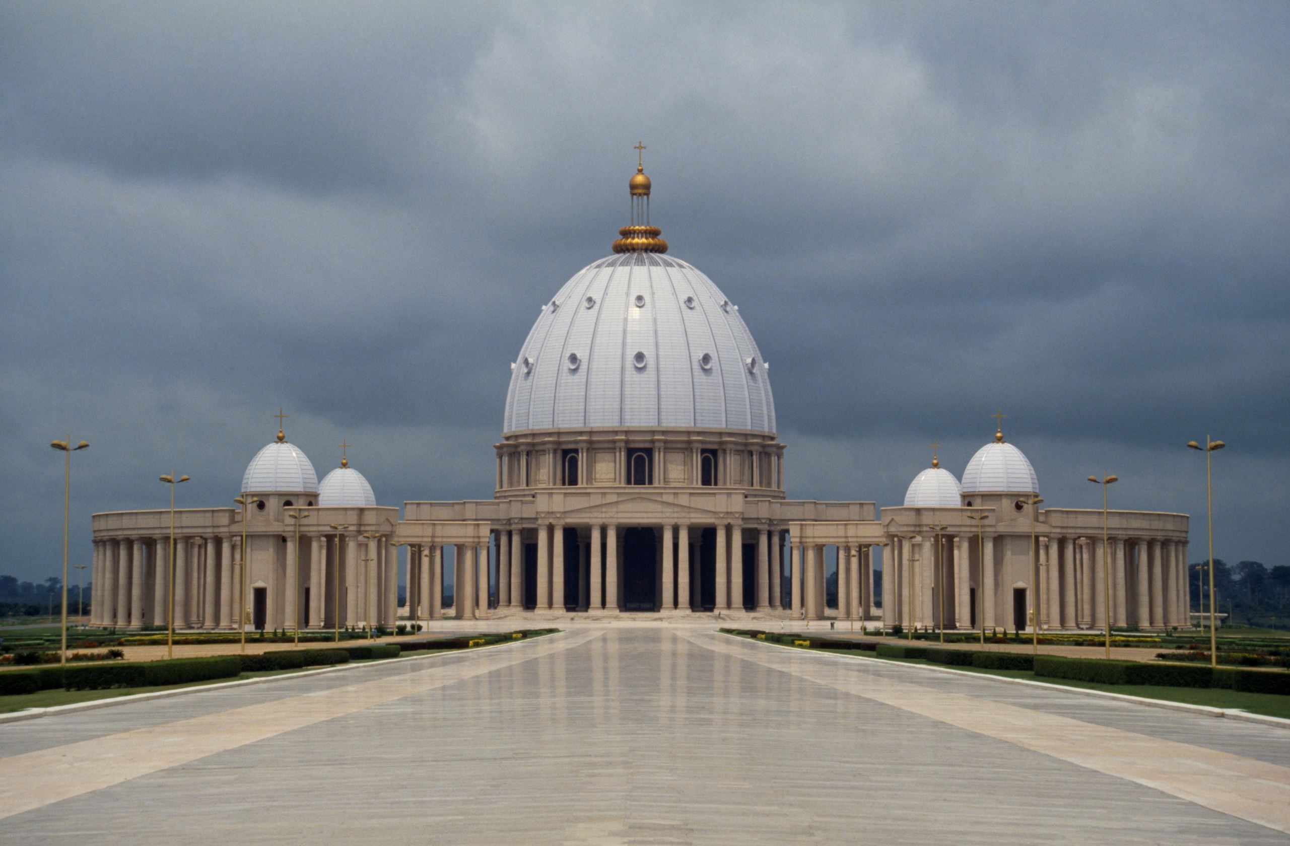 Yamoussoukro, Basilica of Our Lady of Peace, Ivory Coast, 2570x1680 HD Desktop