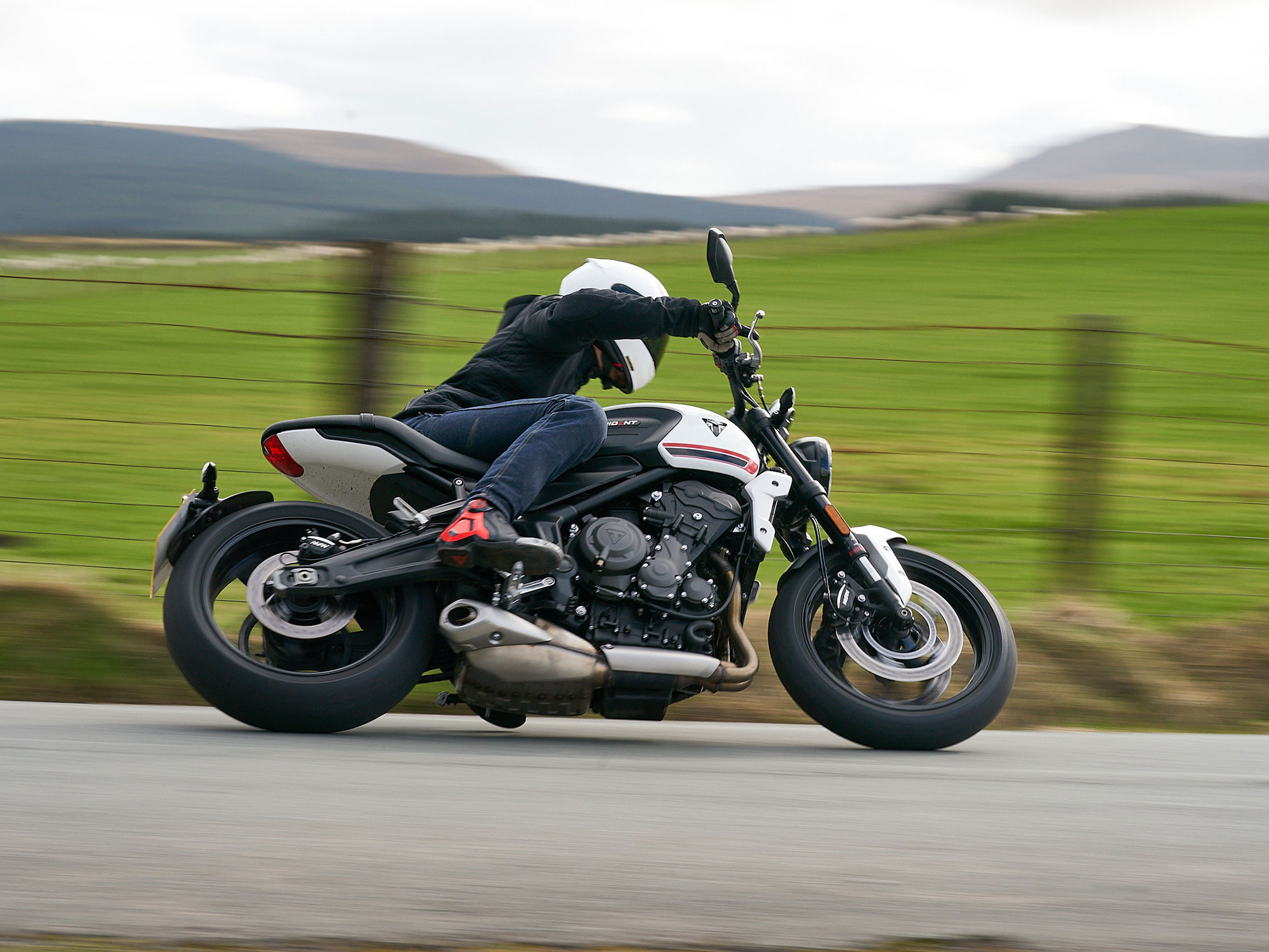 Triumph Trident 660, 2021 model, First ride, Cycle World review, 2000x1500 HD Desktop