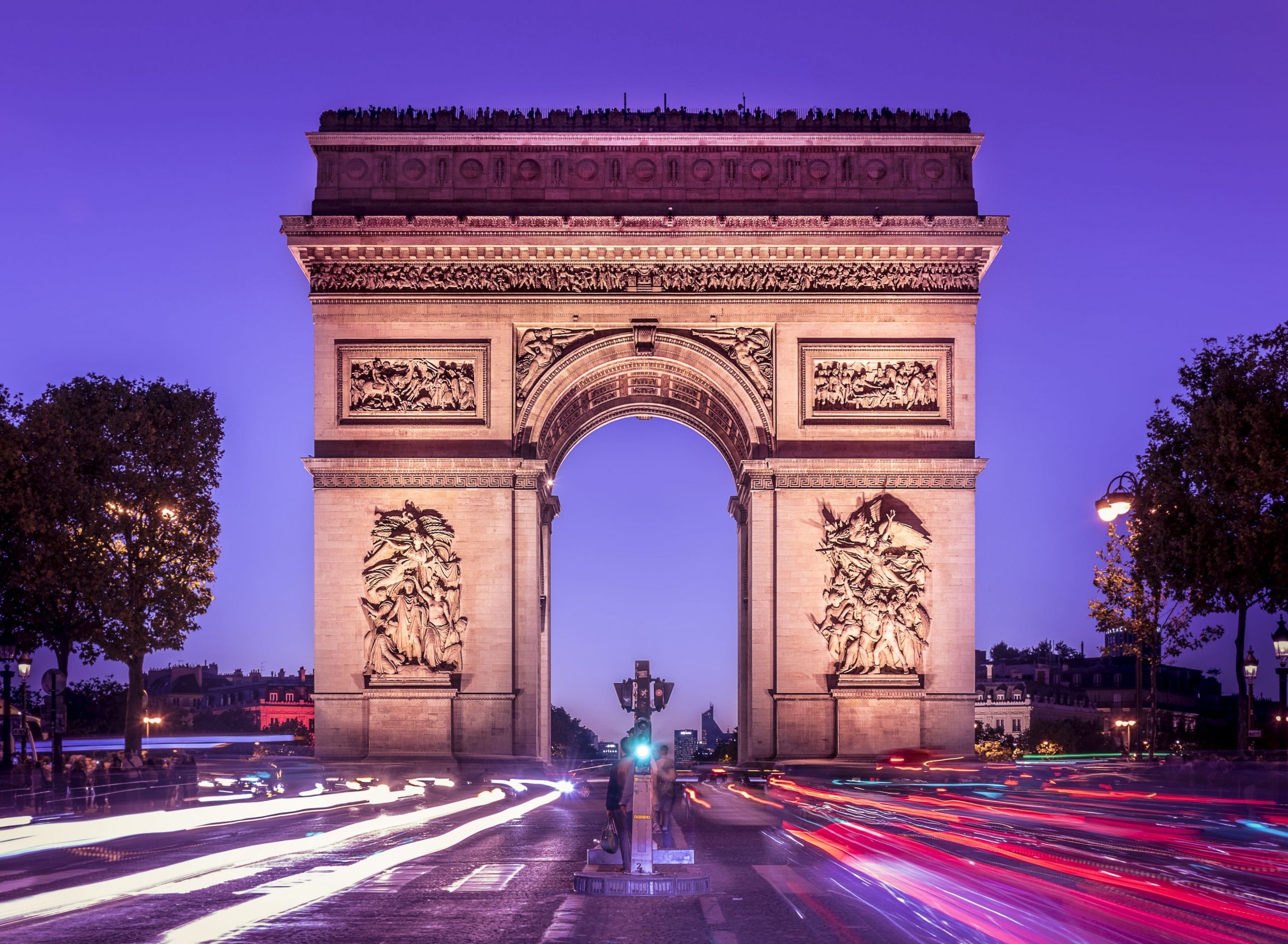 Arc de Triomphe, Magnificent monument, Downloadable backgrounds, French elegance, 2560x1880 HD Desktop