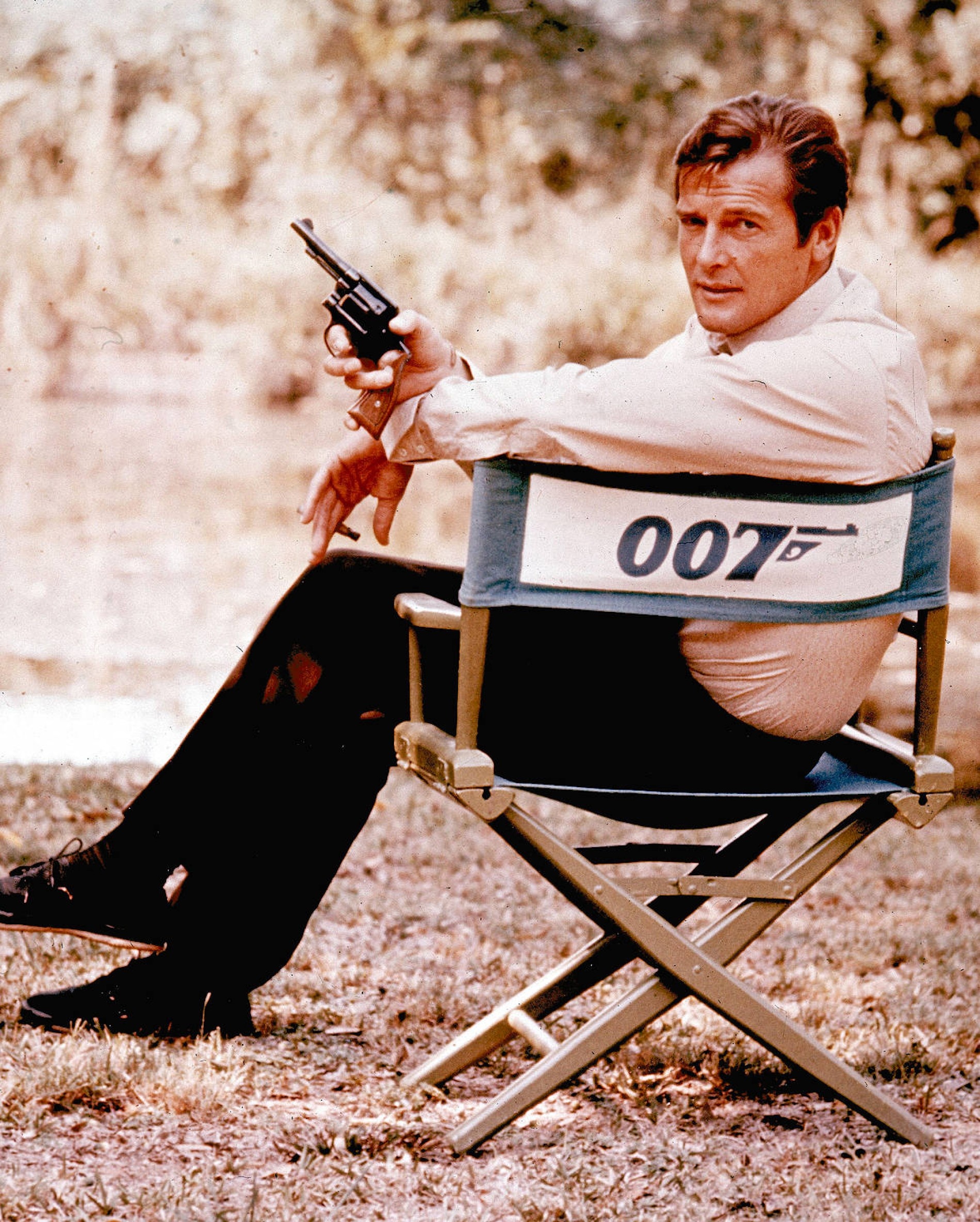 James Bond movie, Roger Moore, tribute, resilient, 1900x2370 HD Handy