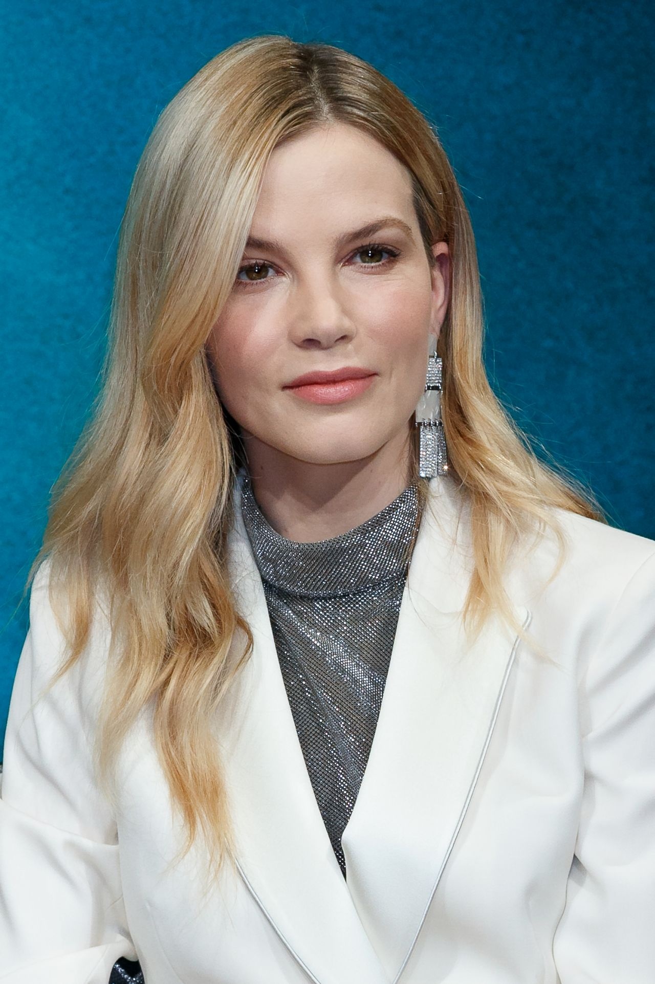 Sylvia Hoeks Blade Runner 2049, Photocall in Tokyo, Stylish and elegant, Red carpet fashion, 1280x1930 HD Phone