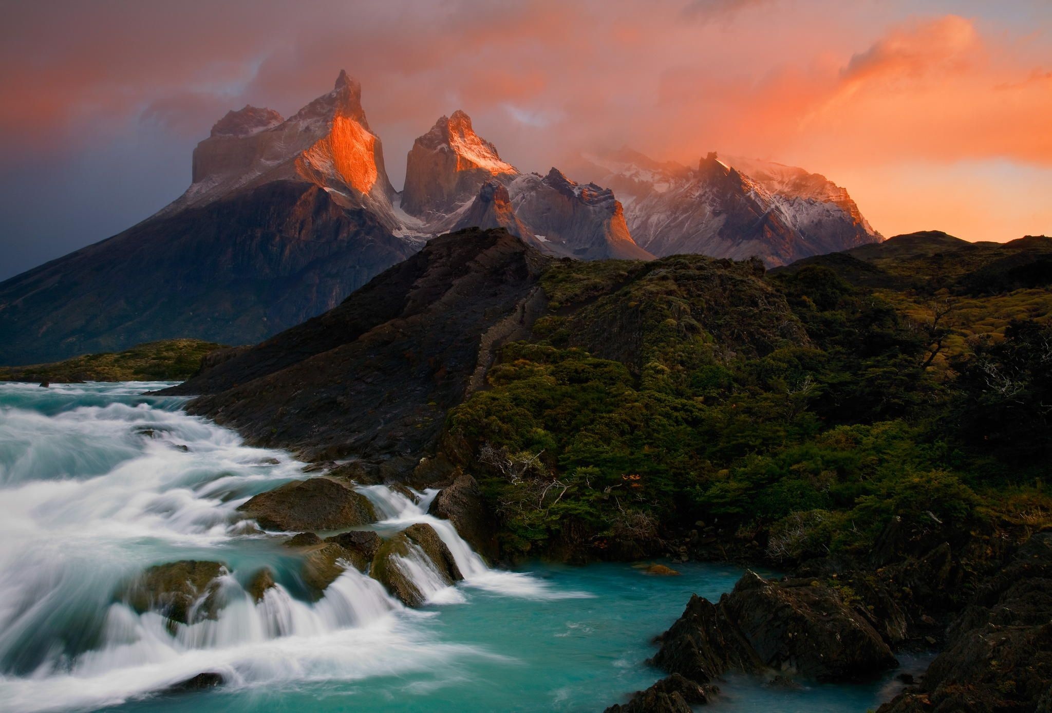 Los Cuernos del Paine, Torres del Paine National Park, 2050x1390 HD Desktop