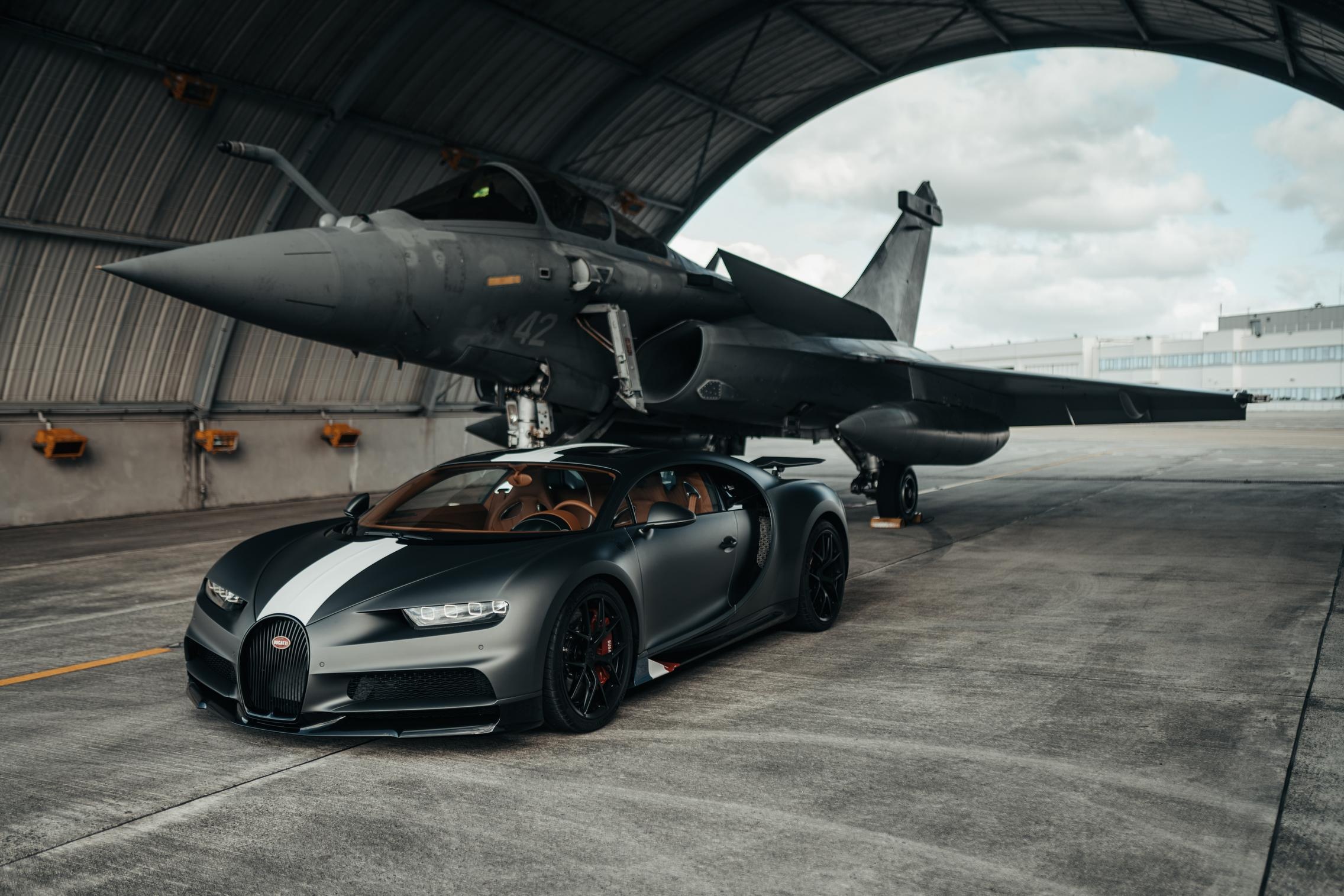 Bugatti Chiron, Drag race sensation, Dassault Rafale Navy Jet, 2280x1520 HD Desktop