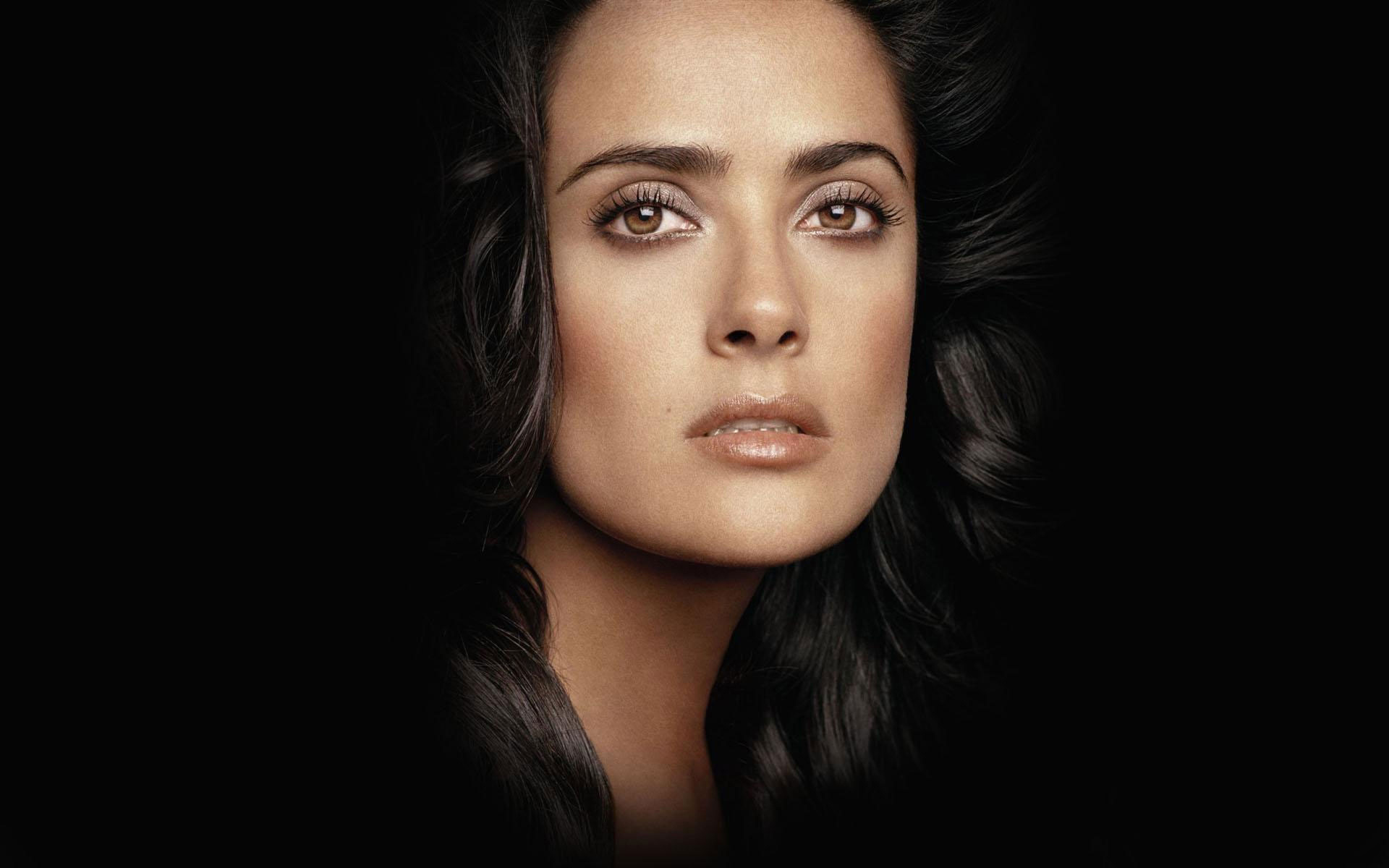 Salma Hayek: One of the most notable Mexican figures in Hollywood today. 1920x1200 HD Wallpaper.