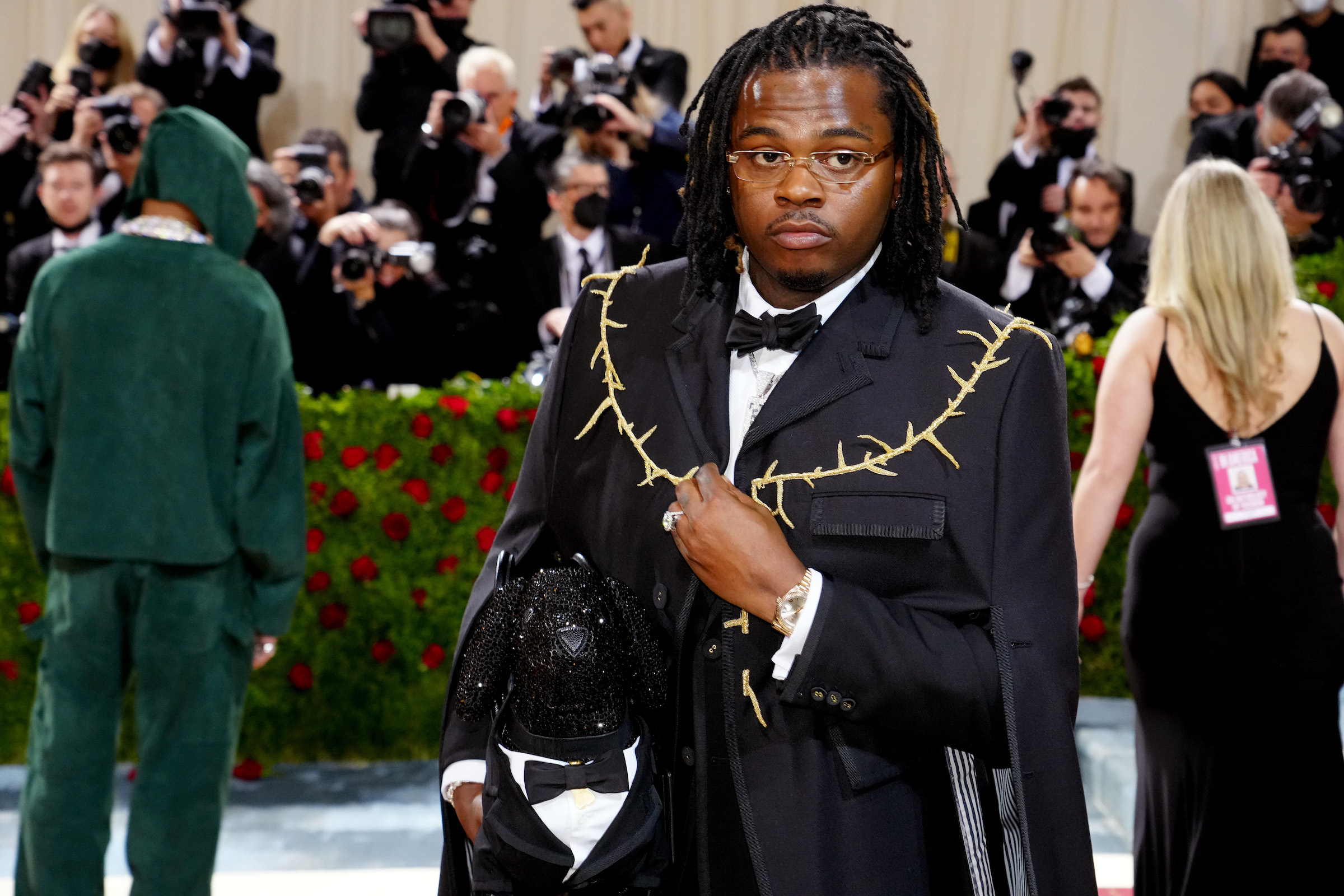 Gunna, Free grocery store, Clothing store, Middle school, 2400x1600 HD Desktop