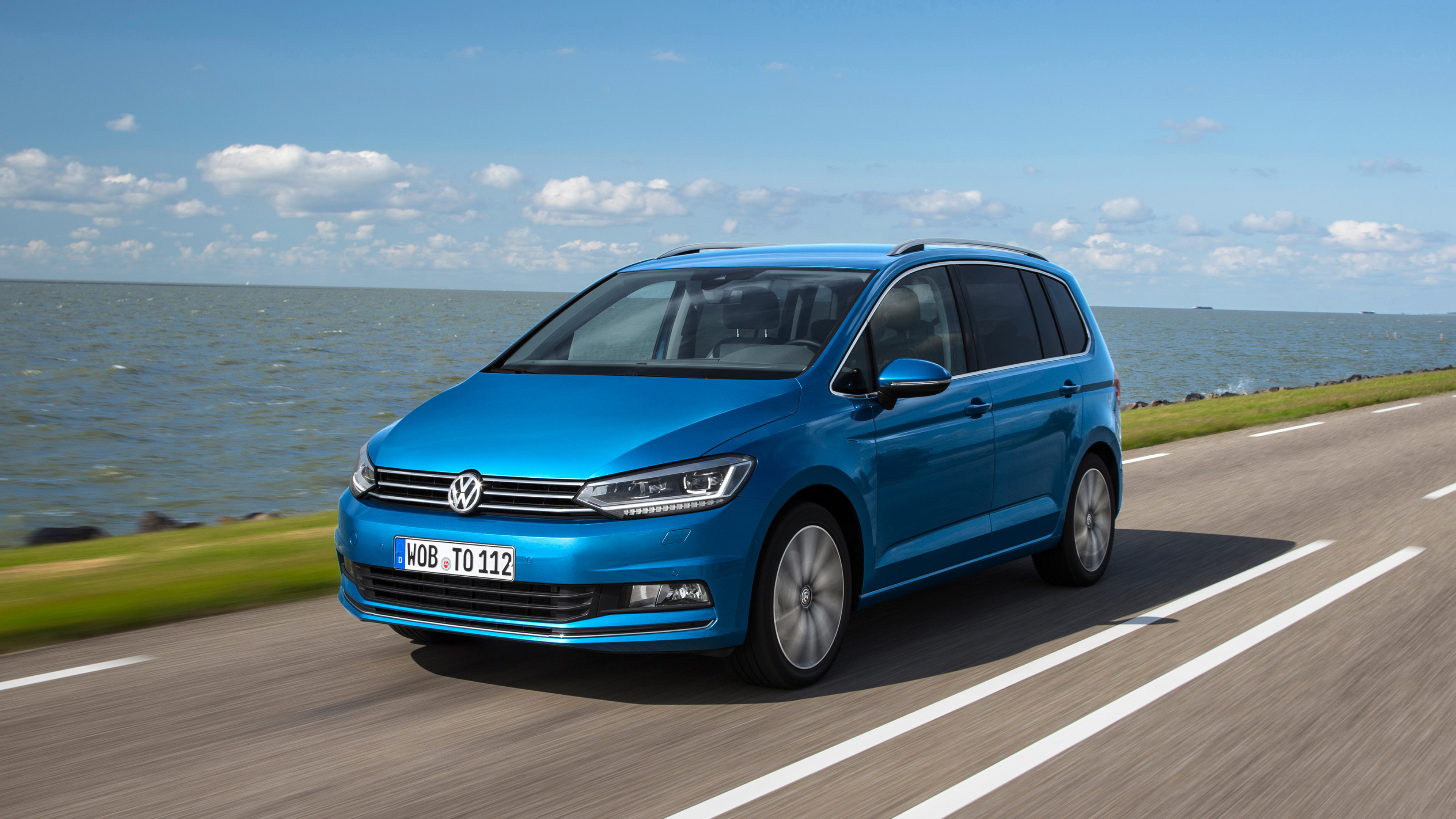 Volkswagen Touran, Diesel-powered performance, 2015 model, 3840x2160 4K Desktop