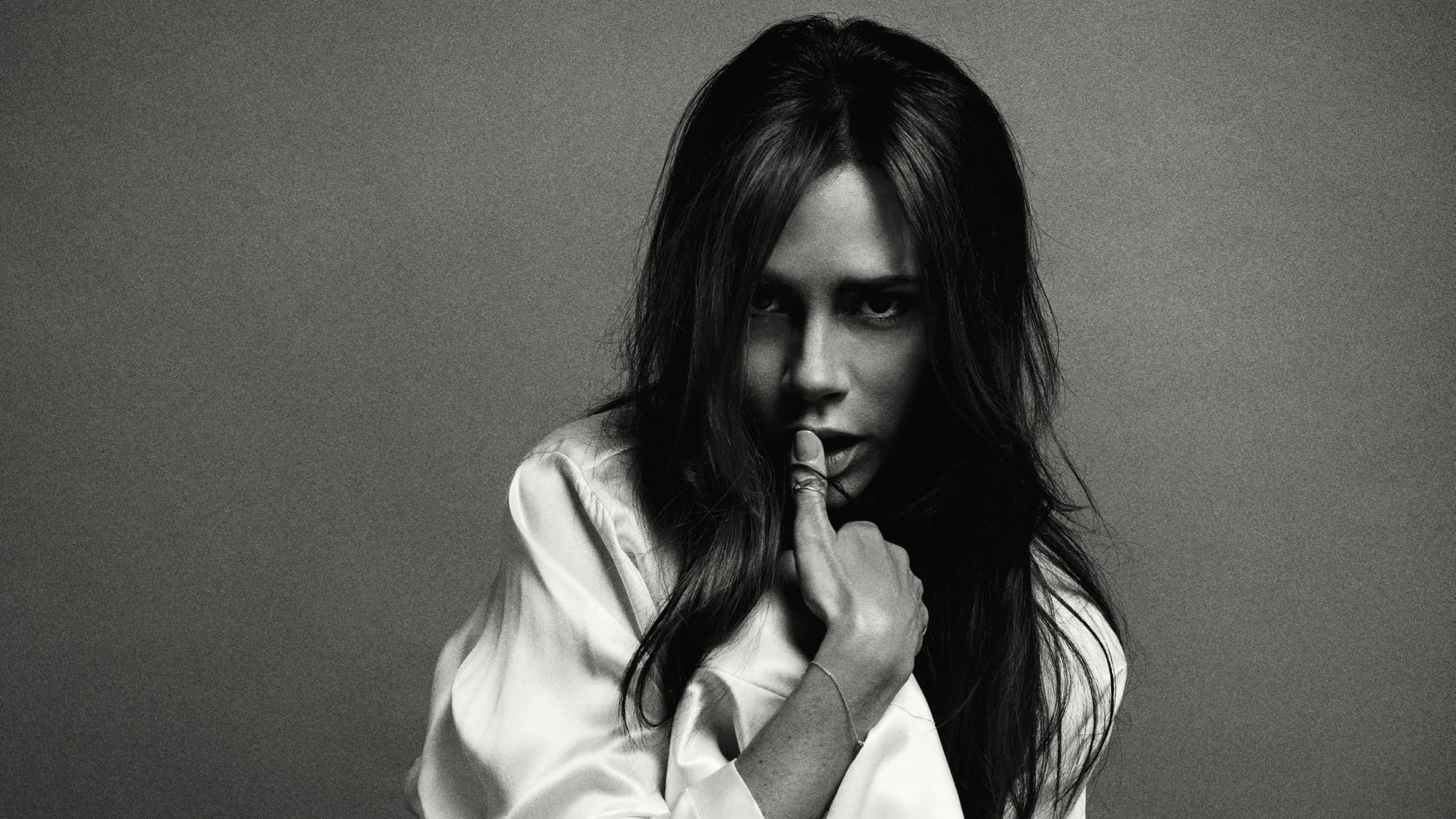 Victoria Beckham: Was a guest judge on Project Runway (2008), Posh Spice. 2540x1430 HD Background.
