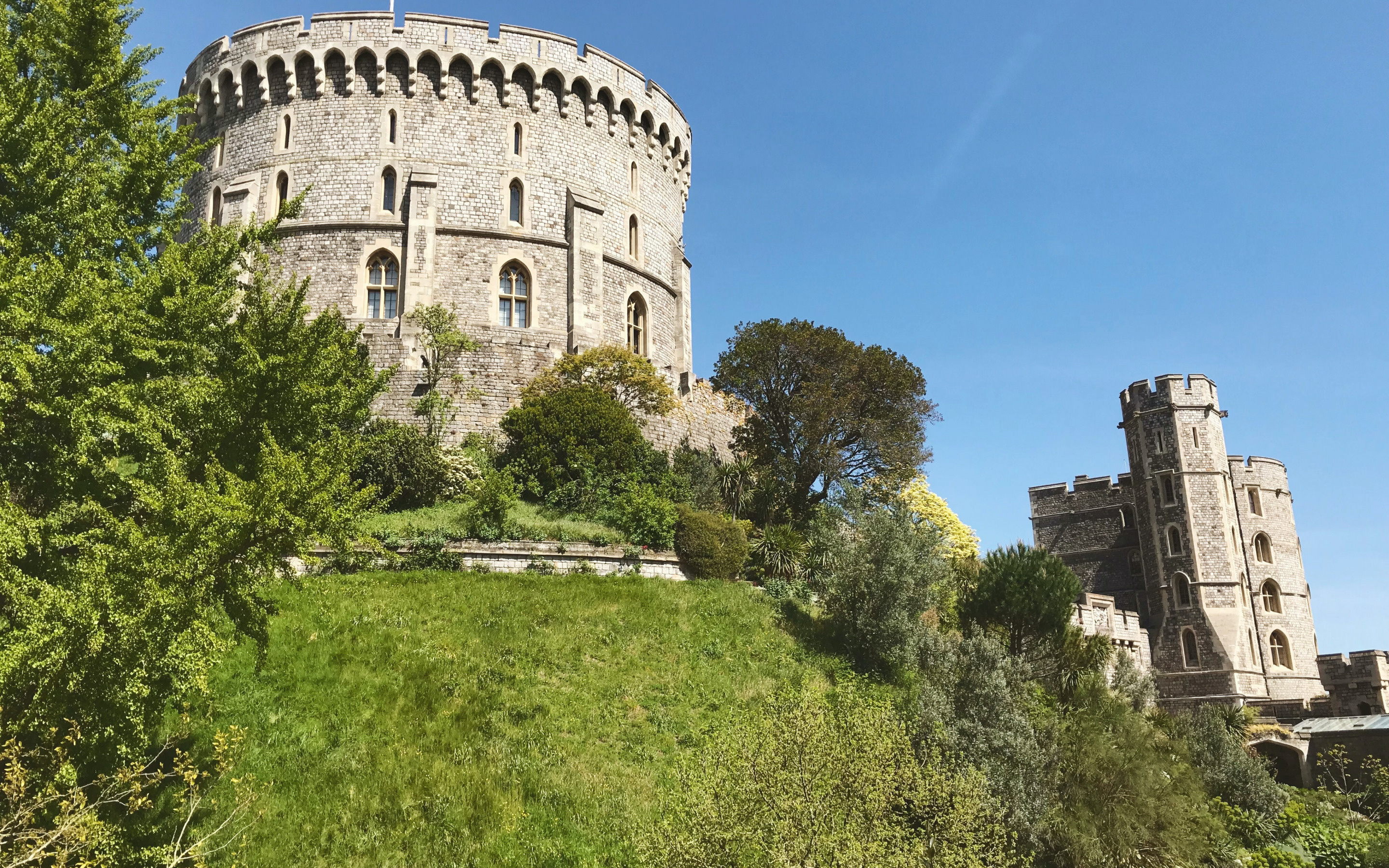 Windsor Castle, Queen Elizabeth II residence, Ancient royal fortress, England, 2880x1800 HD Desktop