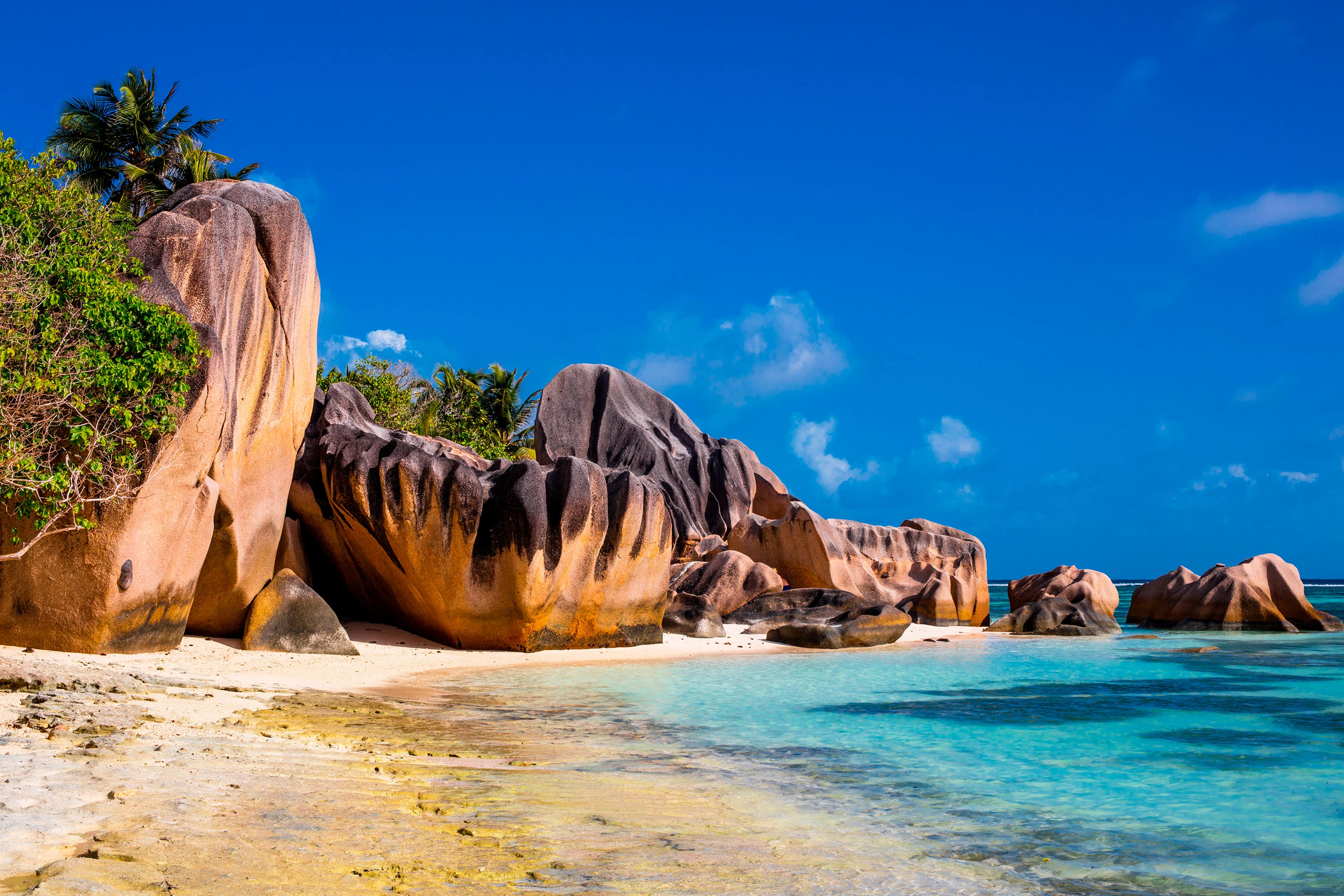 Seychelles blue bonds, Ocean conservation, Eco-friendly initiatives, Environmental responsibility, 2880x1920 HD Desktop