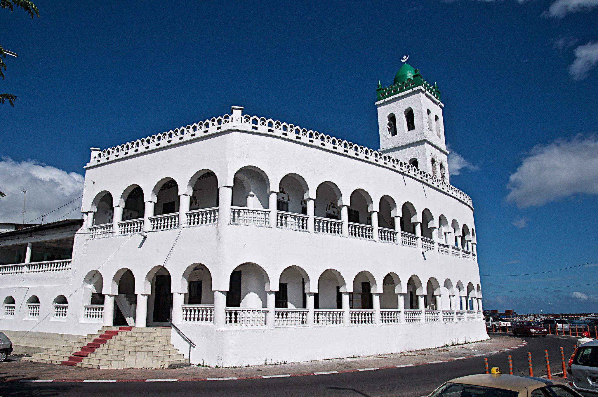 Moroni, Badjanani Mosque, Comoros landmarks, Architectural marvel, 2050x1360 HD Desktop