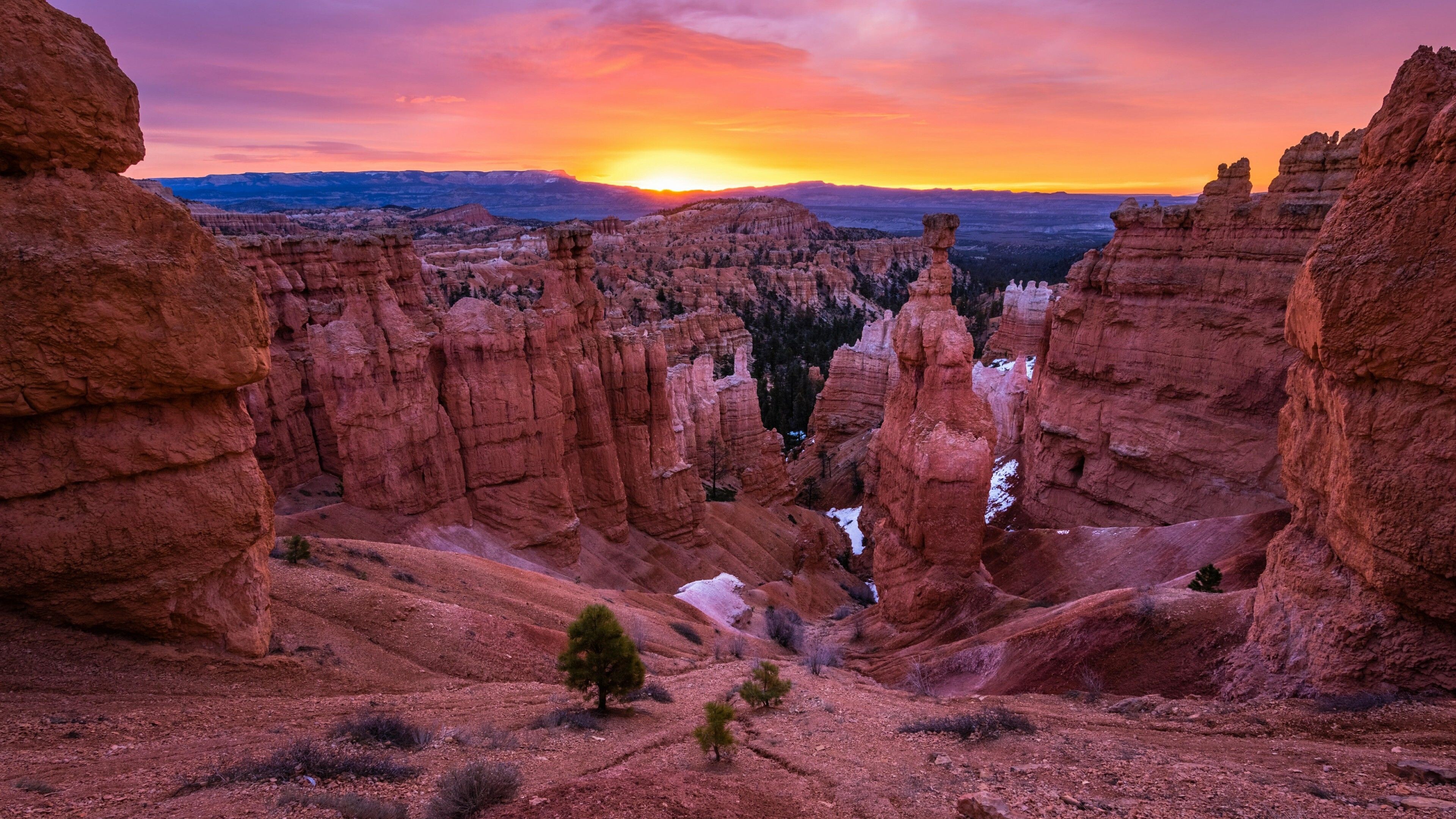 Geology: Bryce Canyon National Park, The greatest number of hoodoos on Earth. 3840x2160 4K Background.