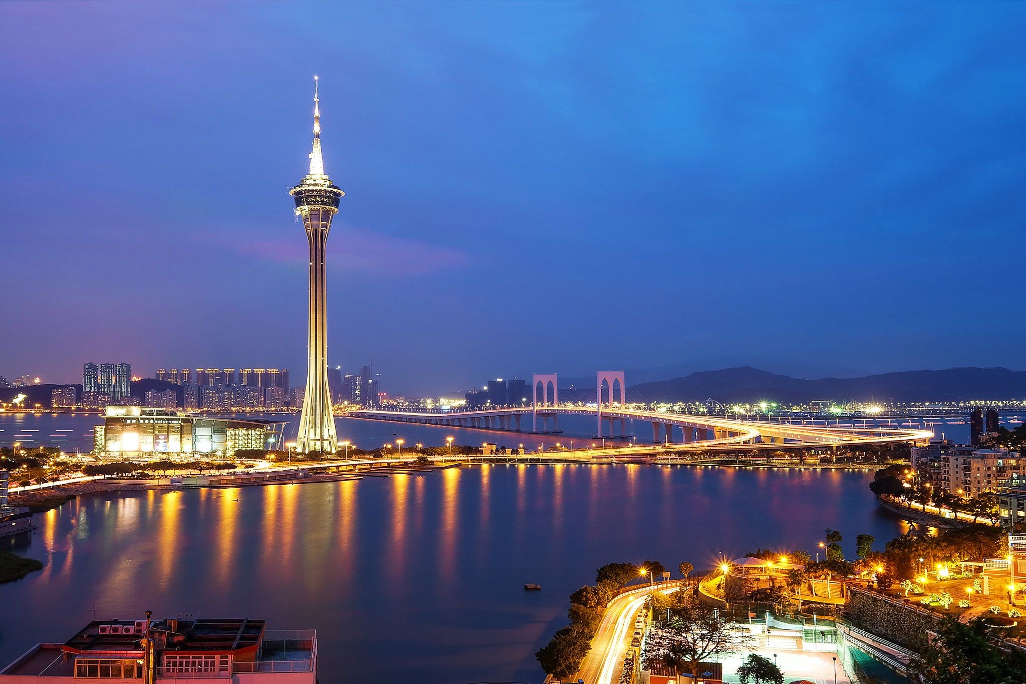 Night view, Macau tower, Twilight time, Macau skyline, 2050x1370 HD Desktop