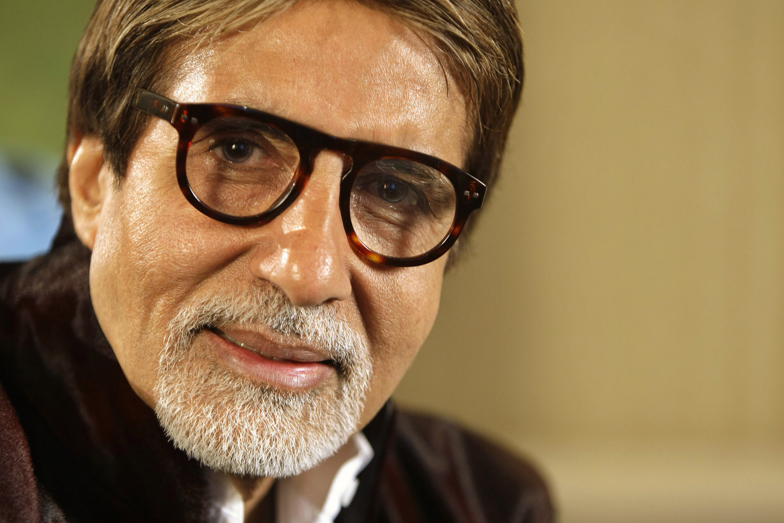 Amitabh Bachchan, Quality time, Bollywood icon, Cherished memories, 3000x2000 HD Desktop