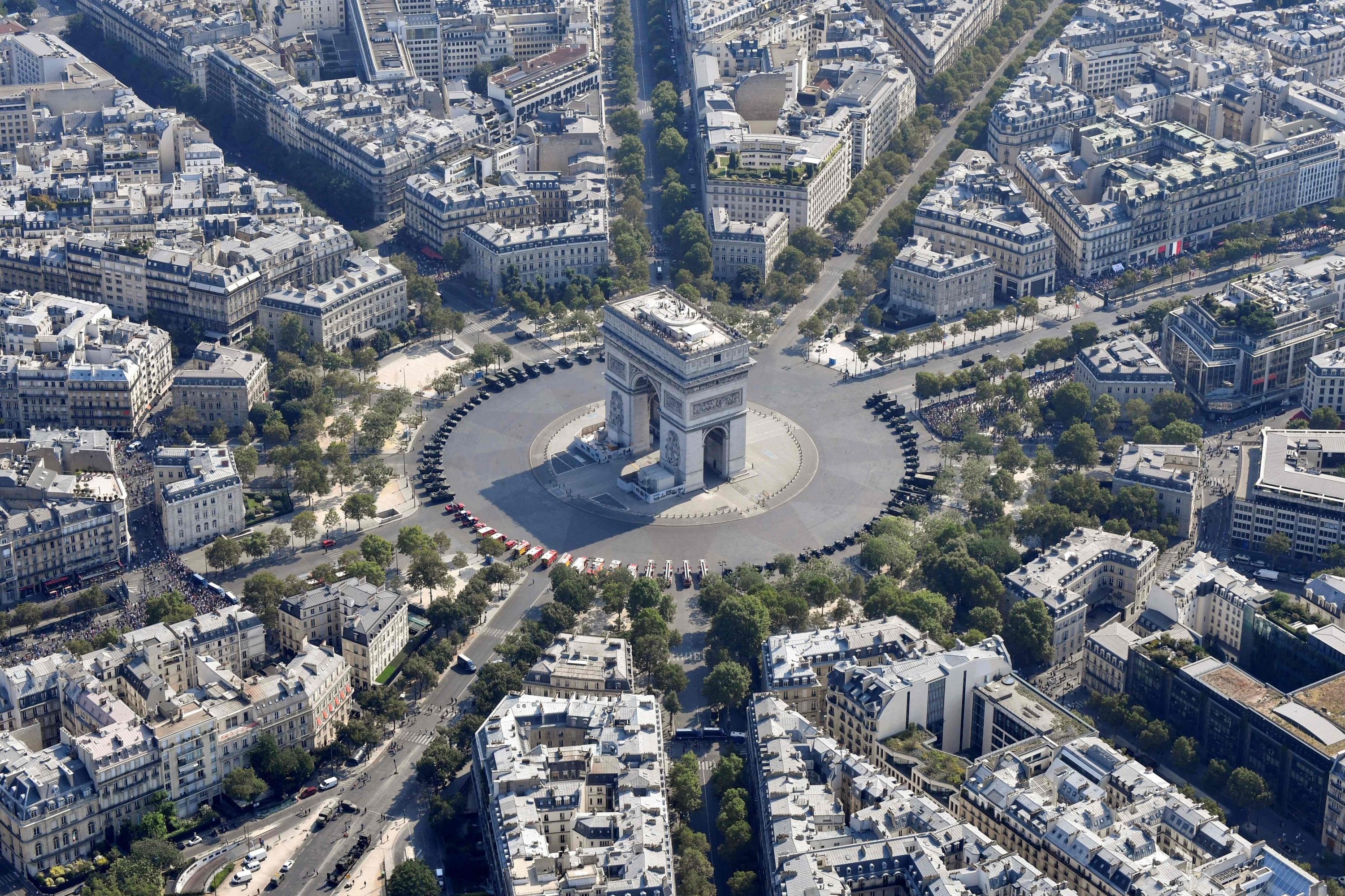 Arc de Triomphe, Paris wrapped, Christo's vision, Controversial artwork, 3000x2000 HD Desktop