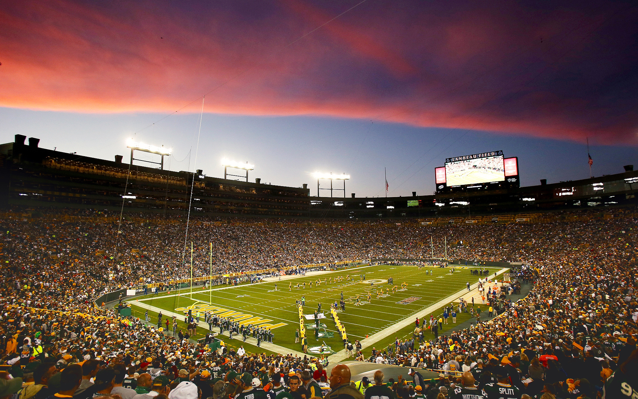 Lambeau Field, Green Bay Packers, Football stadium, Game day excitement, 2050x1280 HD Desktop