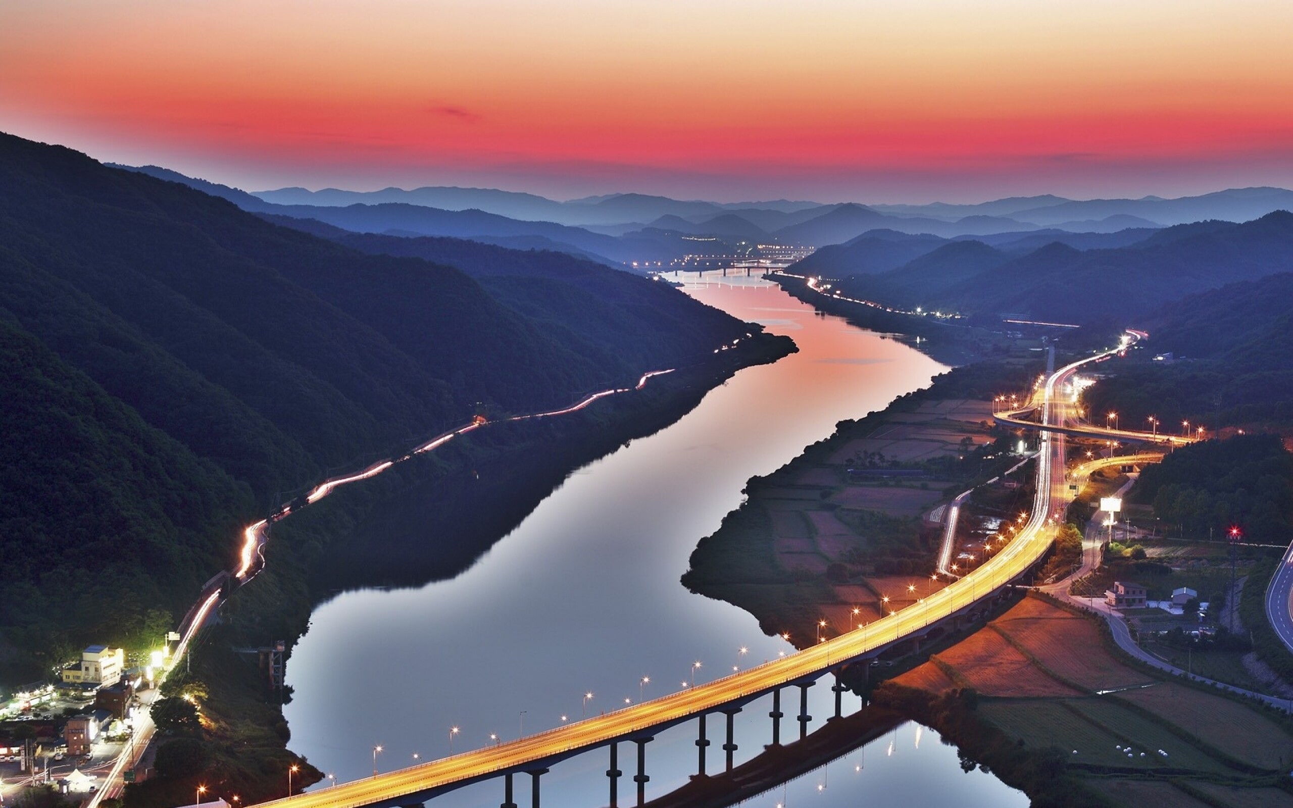 Korea: Gwangan Bridge, Connects Haeundae-gu to Suyeong-gu. 2560x1600 HD Background.