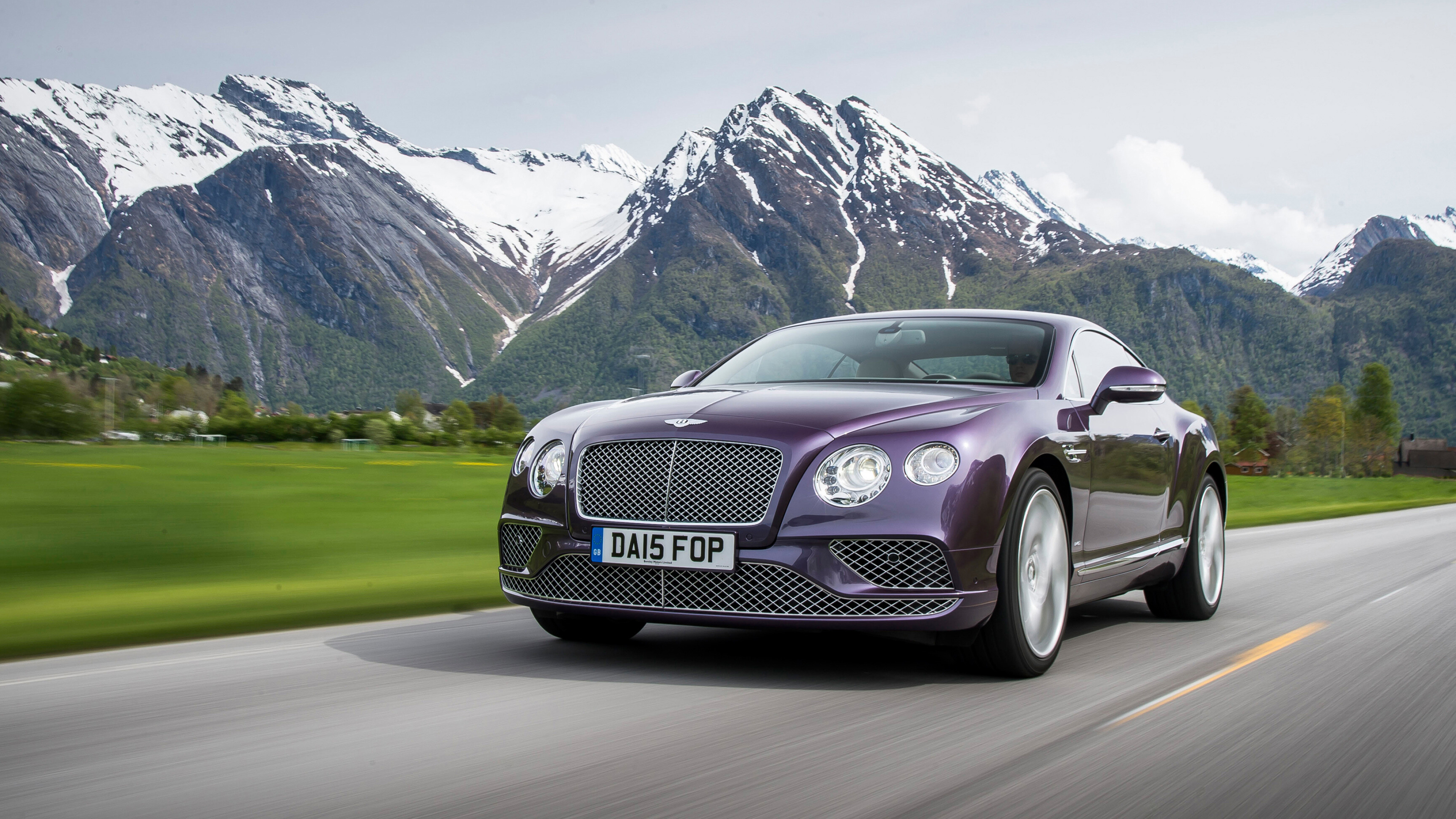 Bentley: The vehicle debuted in 2002 at the Paris Motor Show, followed by Le Mans, and the 2003 Goodwood Festival of Speed. 3840x2160 4K Wallpaper.