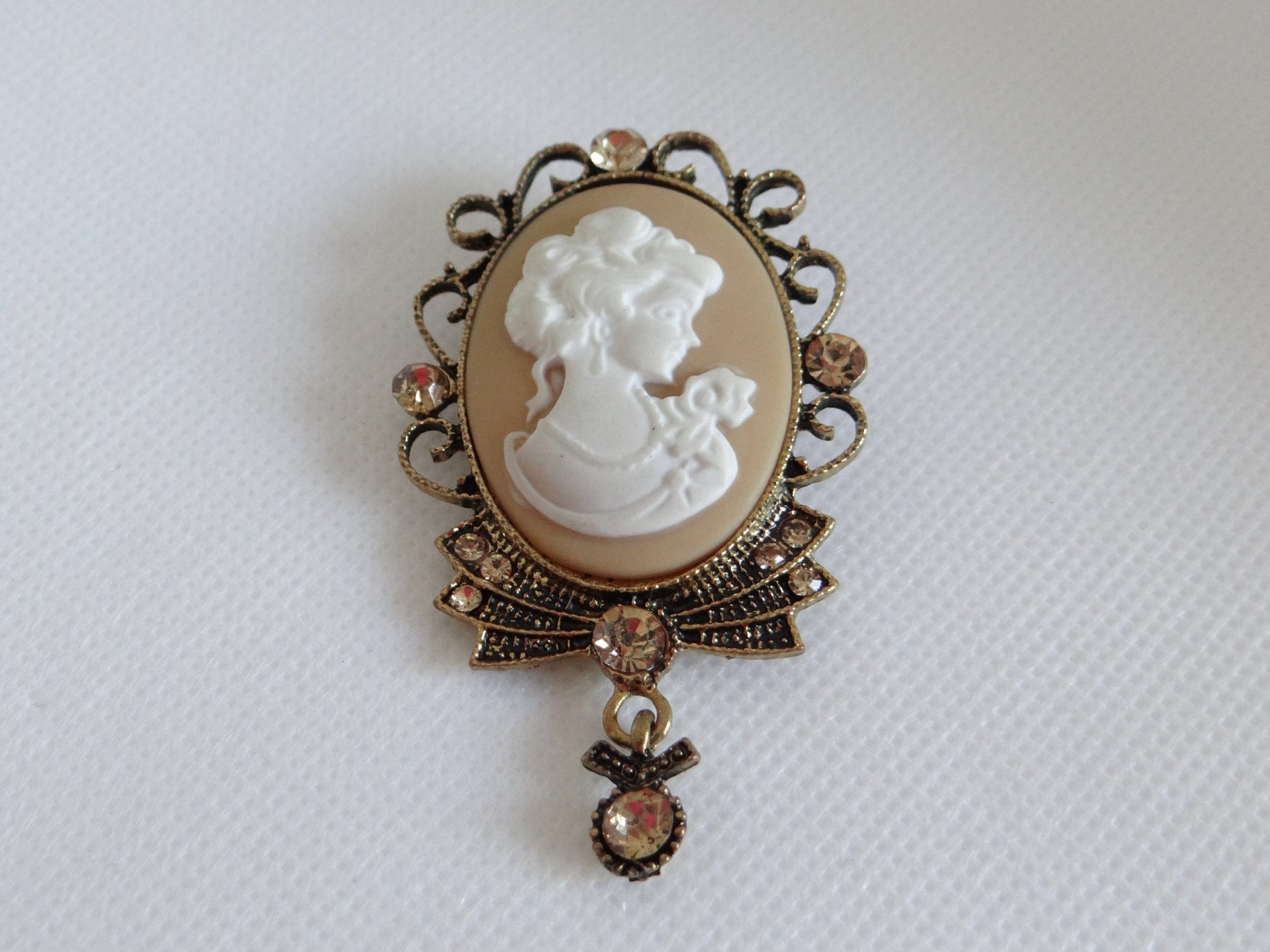 Victorian cameo brooch, Amber portrait, Reproduction pin, Second Wind Vintage, 2560x1920 HD Desktop