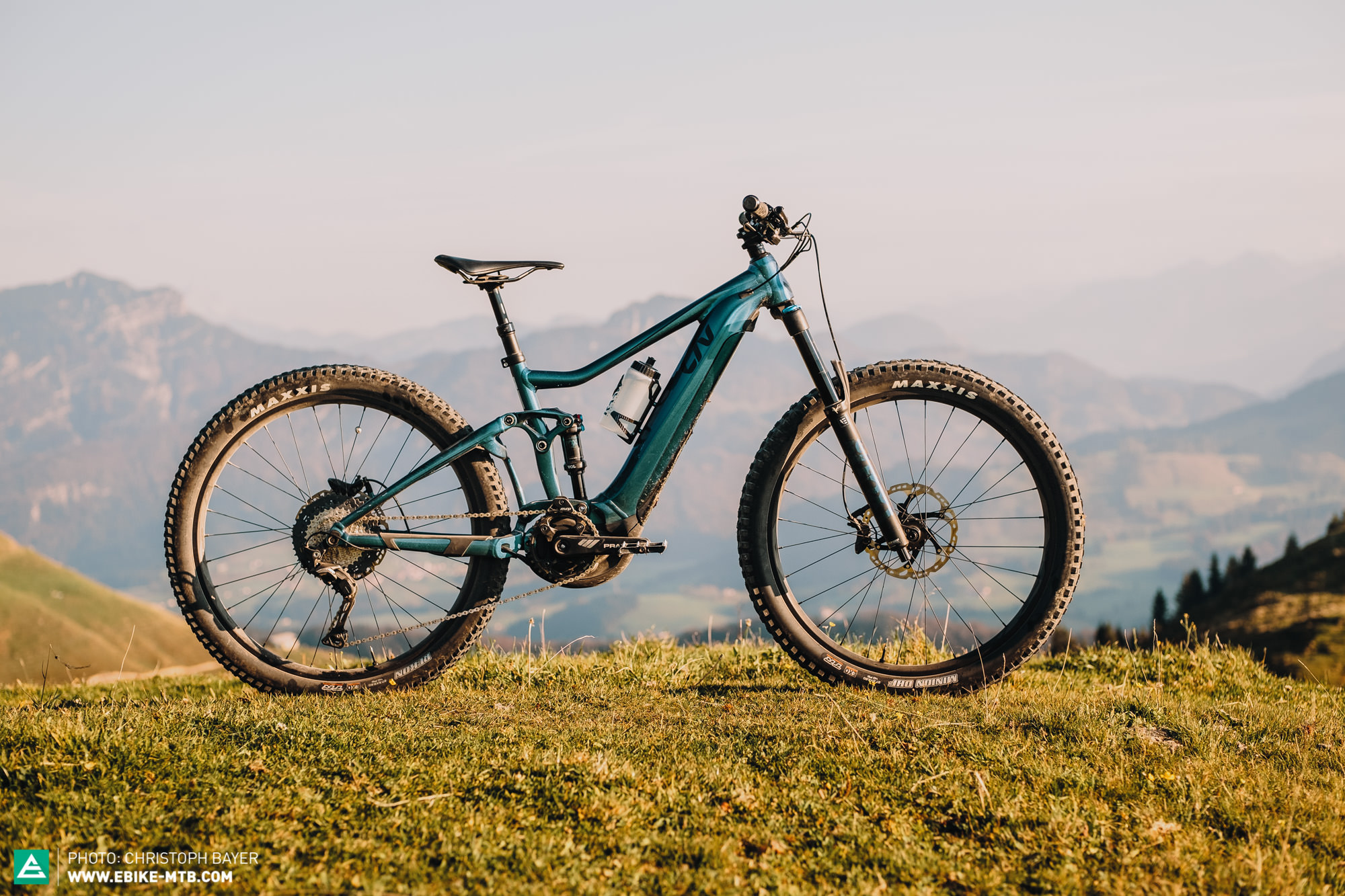 Liv Cycling, Intriguing e-bike review, New star in the eMTB world, GearJunkie feature, 2000x1340 HD Desktop