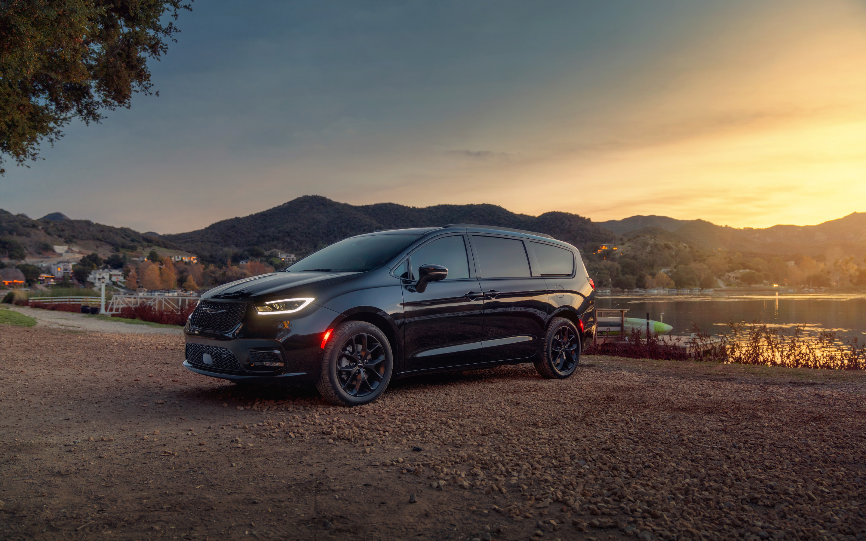 Chrysler Pacifica, 2020 minivans, Off-road performance, American cars, 2880x1800 HD Desktop