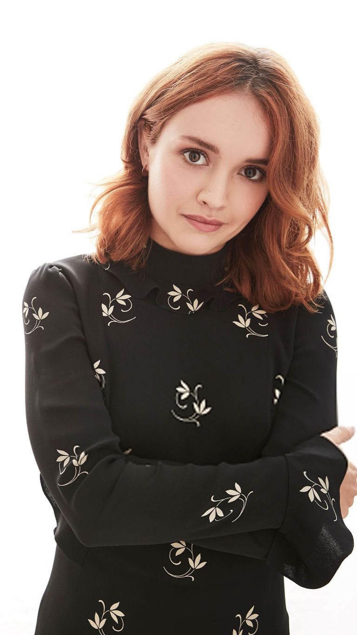 Olivia Cooke, Smiling beauty, Norman Bates inspiration, Lovely actress, 1440x2560 HD Handy