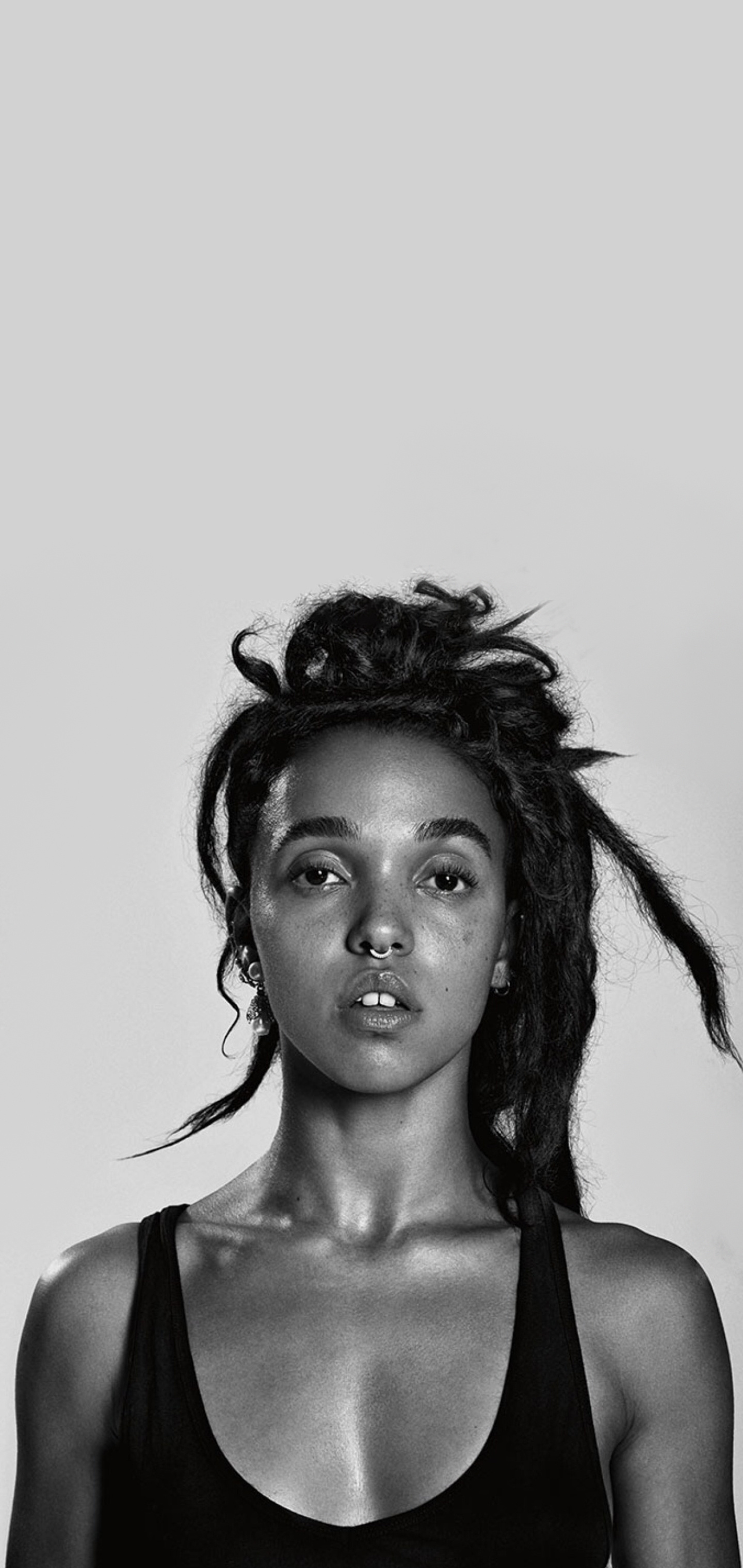 FKA Twigs, Music, Black and white visuals, Unique style, 1440x3040 HD Handy