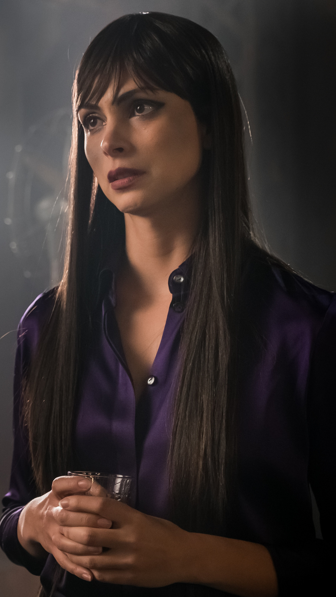 Morena Baccarin in Gotham season 4, iPhone wallpapers, HD backgrounds, 5K resolution, 1080x1920 Full HD Handy