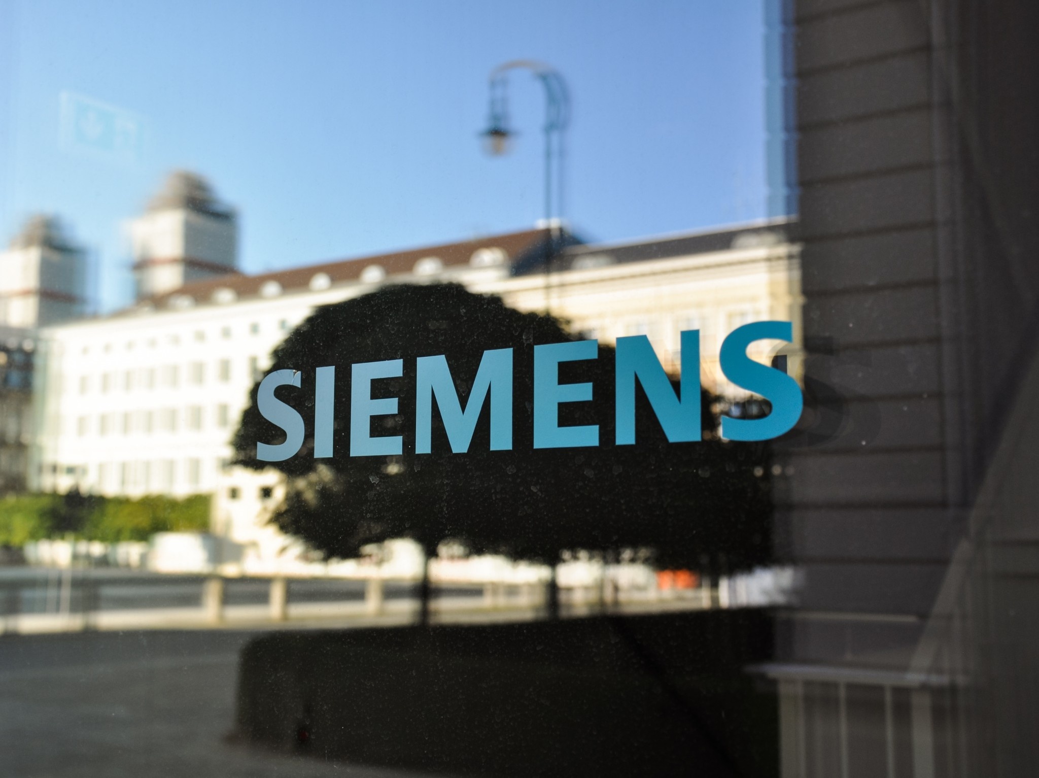Siemens: Operating in more than 200 countries and regions, Power generation and transmission, Energy management. 2050x1540 HD Background.