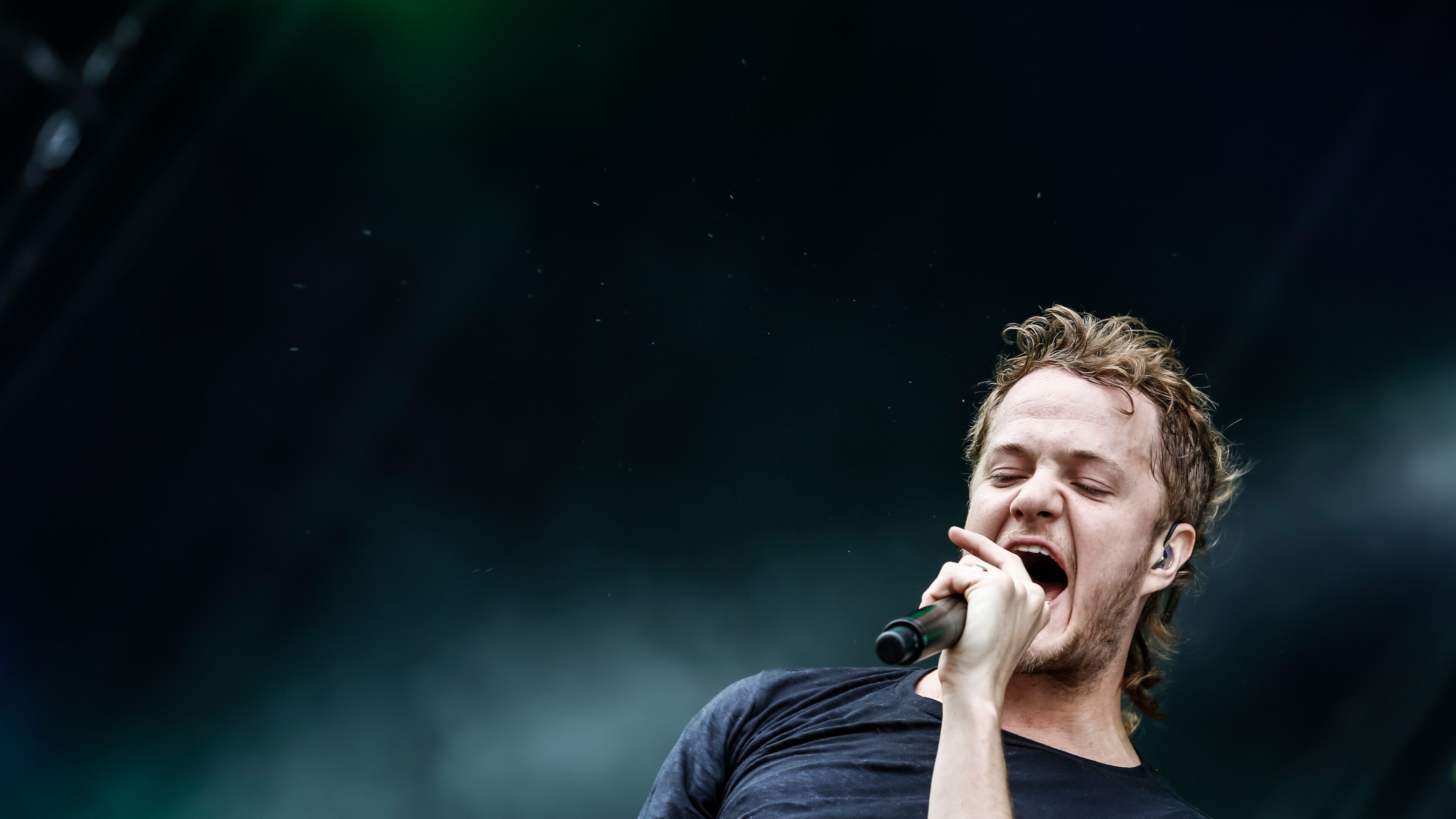 Imagine Dragons: Dan Reynolds, "It's Time", the debut single, was released on February 6, 2012. 3840x2160 4K Background.
