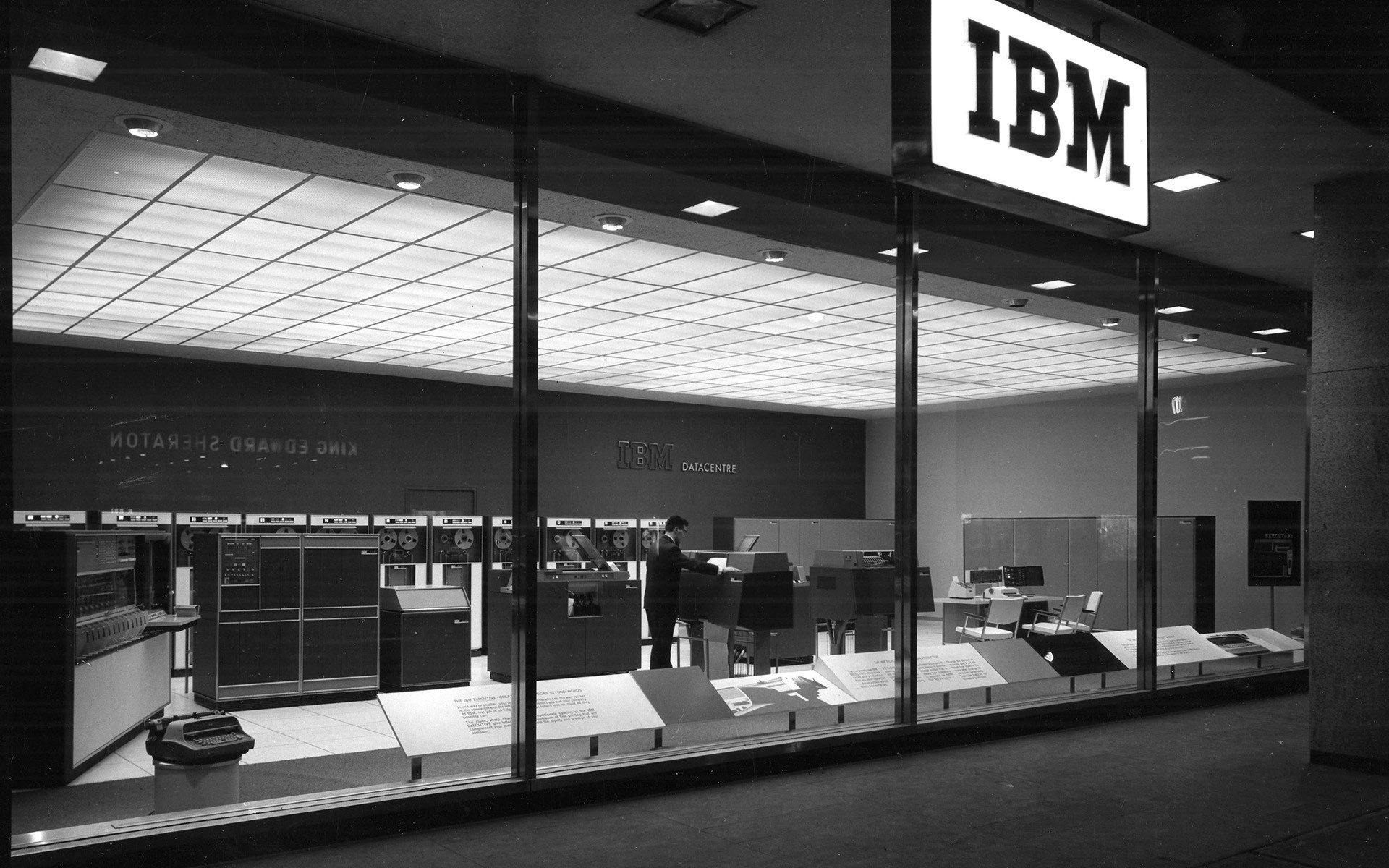 IBM computer wallpaper, Corporate elegance, Distinctive aesthetics, Professionalism personified, 1920x1200 HD Desktop