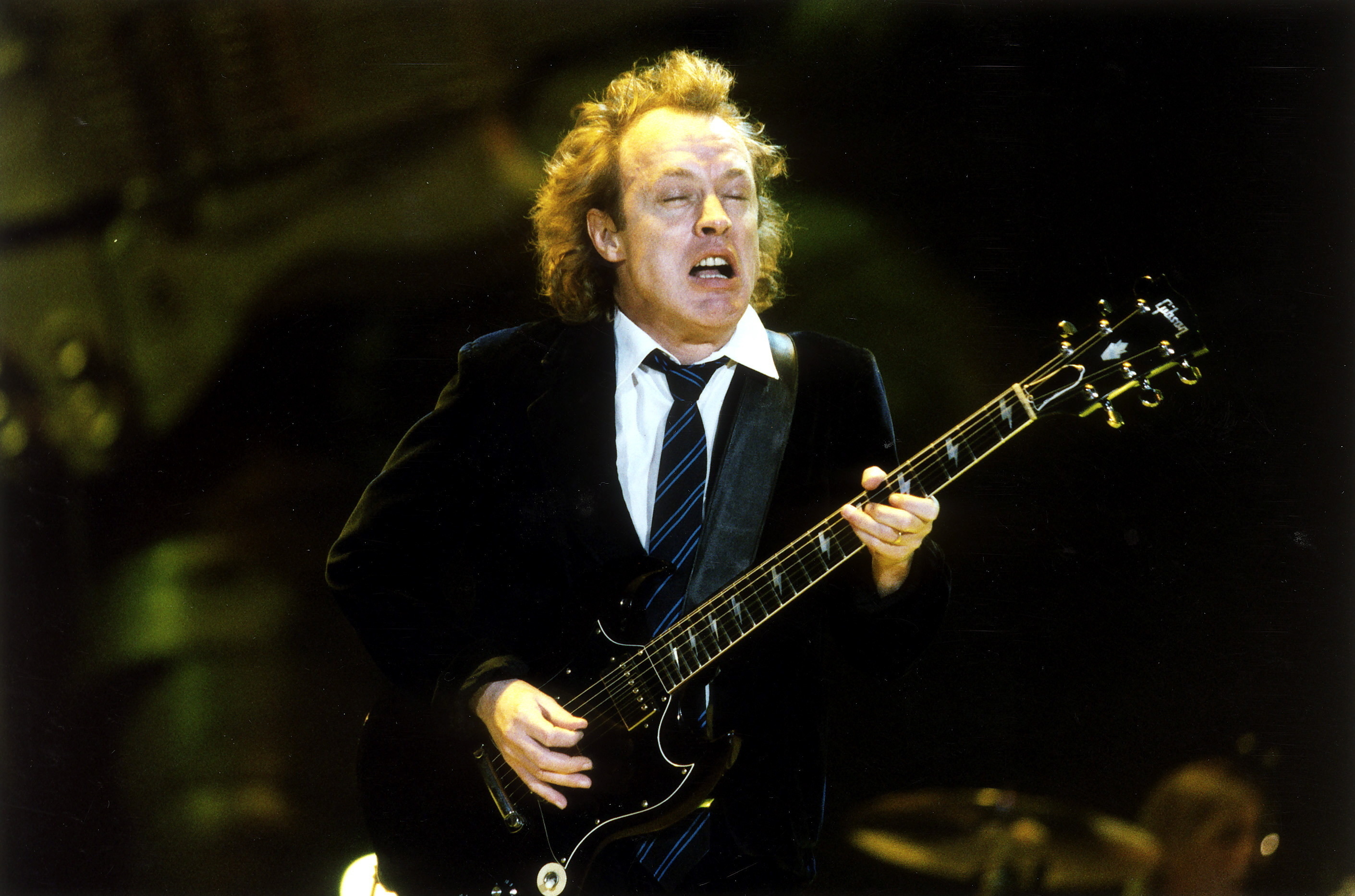 Angus Young, The rock and roll Peter Pan, Rolling Stone magazine, AC/DC's guitarist, 2830x1870 HD Desktop