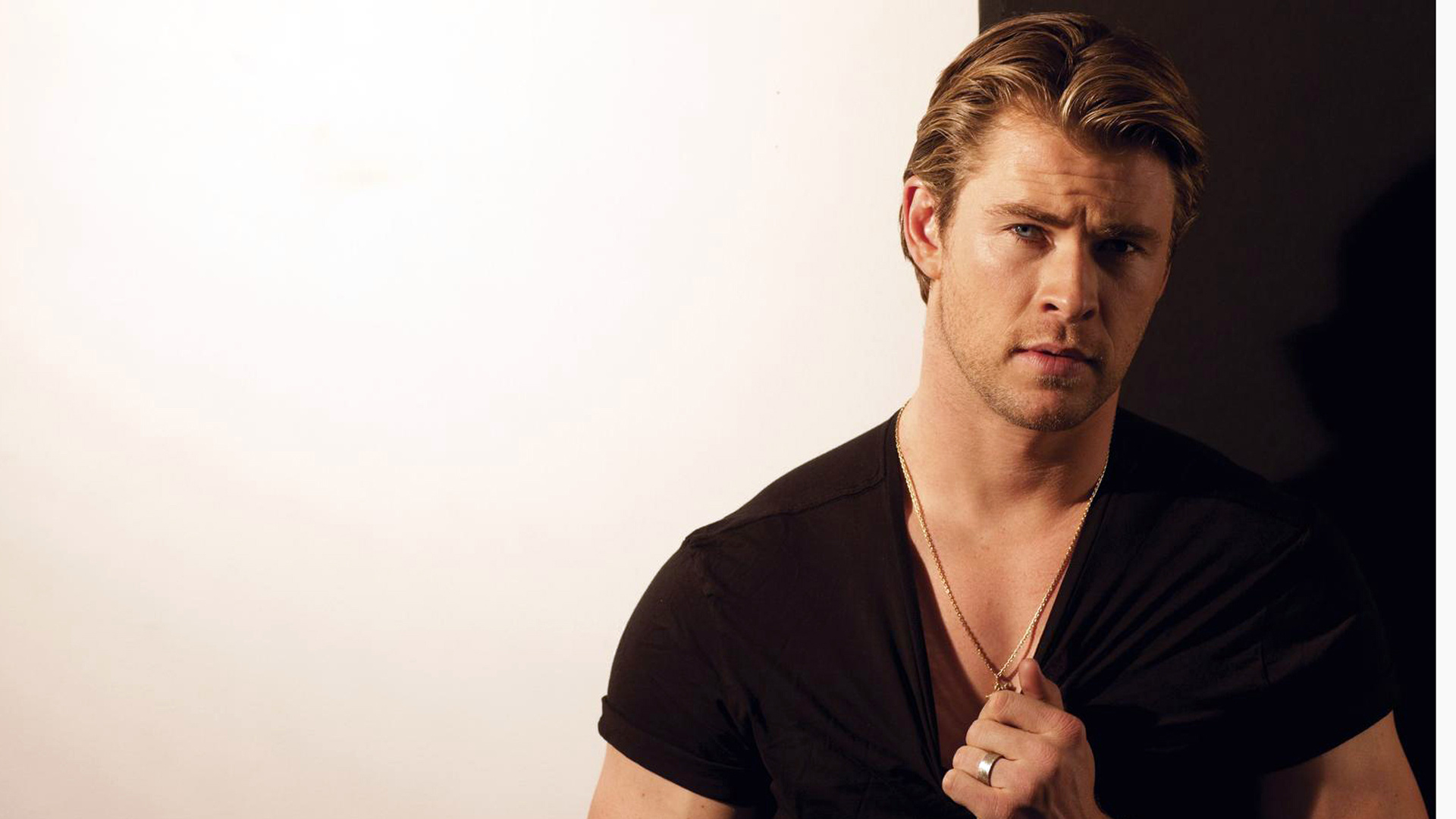 Chris Hemsworth: Australian actor, Named the “Sexiest Man Alive” by People Magazine, 2014. 1920x1080 Full HD Wallpaper.