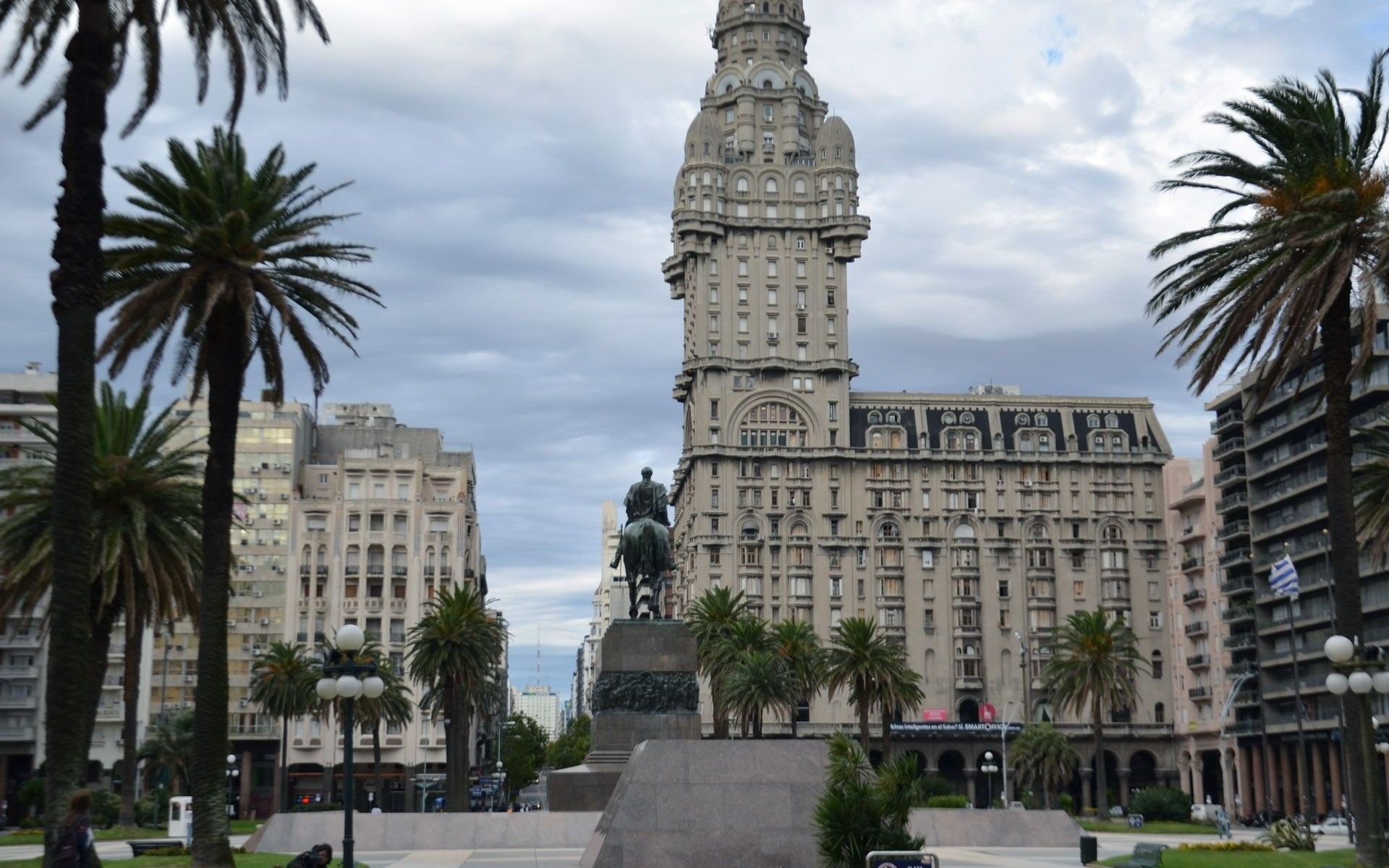 Montevideo, Uruguay travels, Urban charm, Vibrant cityscape, 1920x1200 HD Desktop