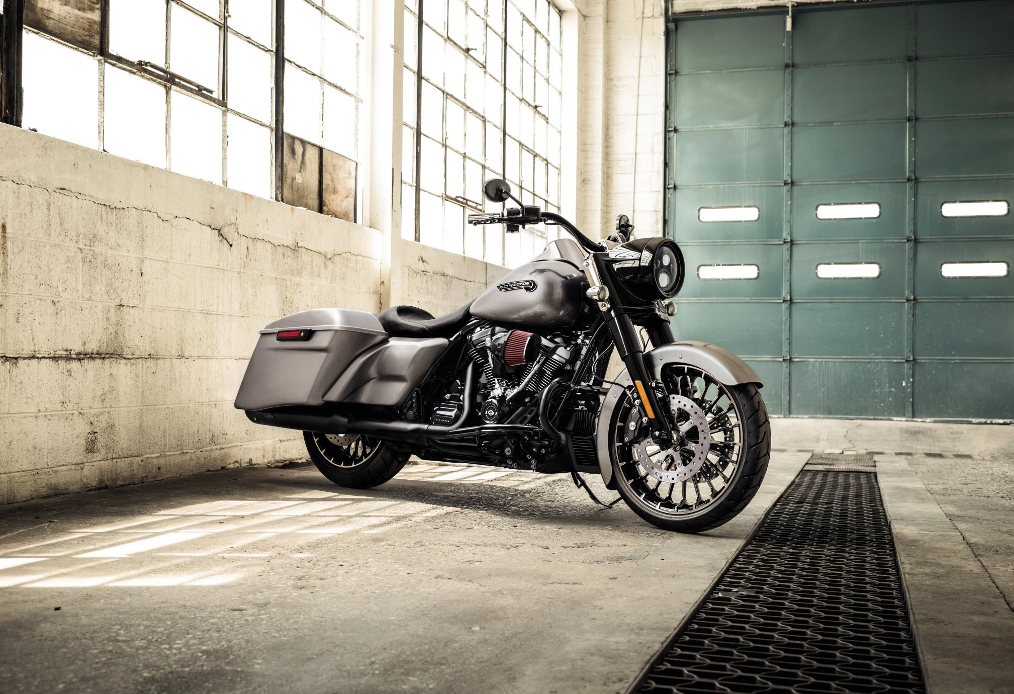 Harley-Davidson Road King, Legendary motorcycles, HD wallpapers, Timeless beauty, 2020x1380 HD Desktop