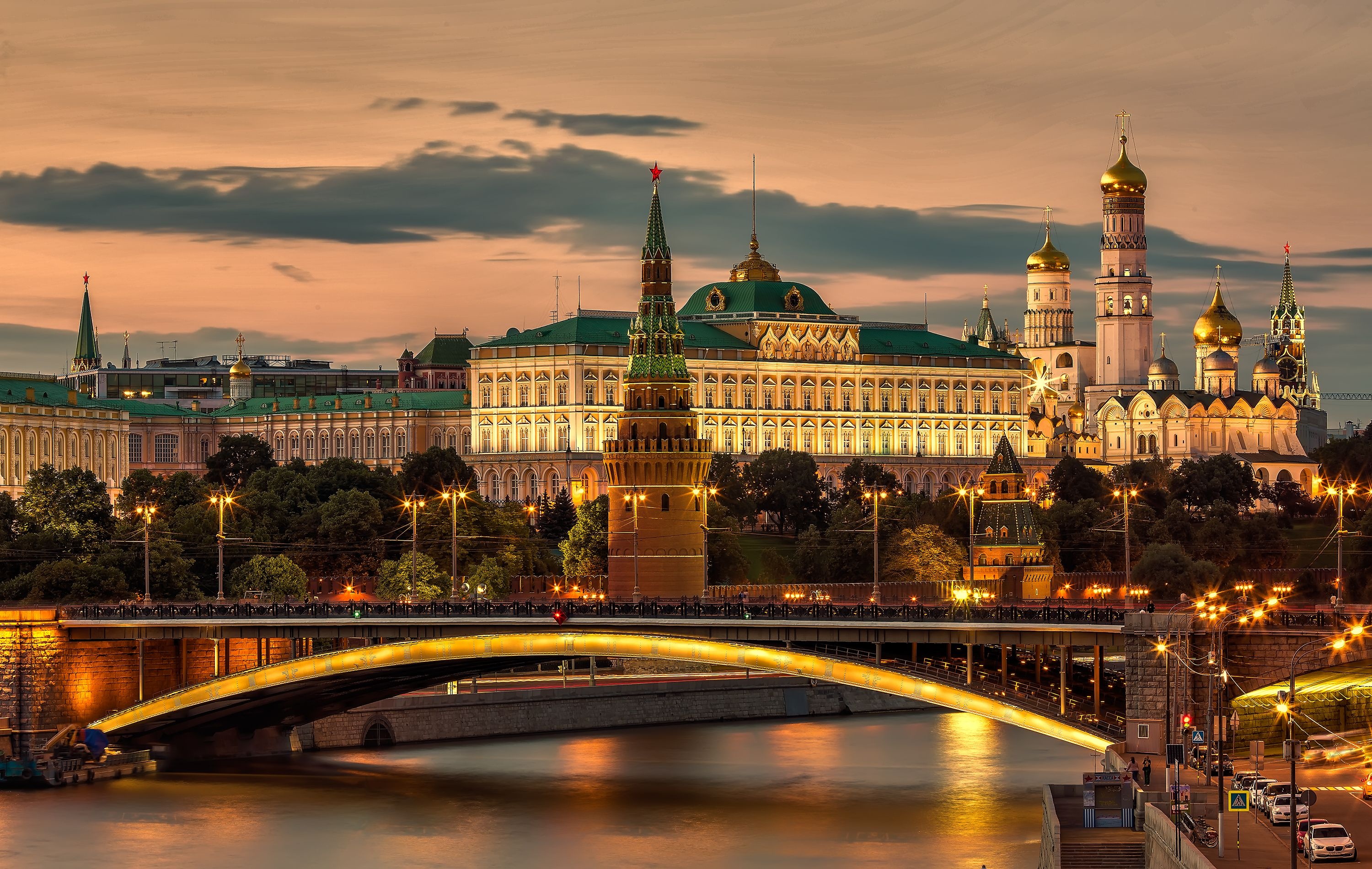 Moscow: Russia, Kremlin, The most populous city entirely in Europe. 3000x1900 HD Background.