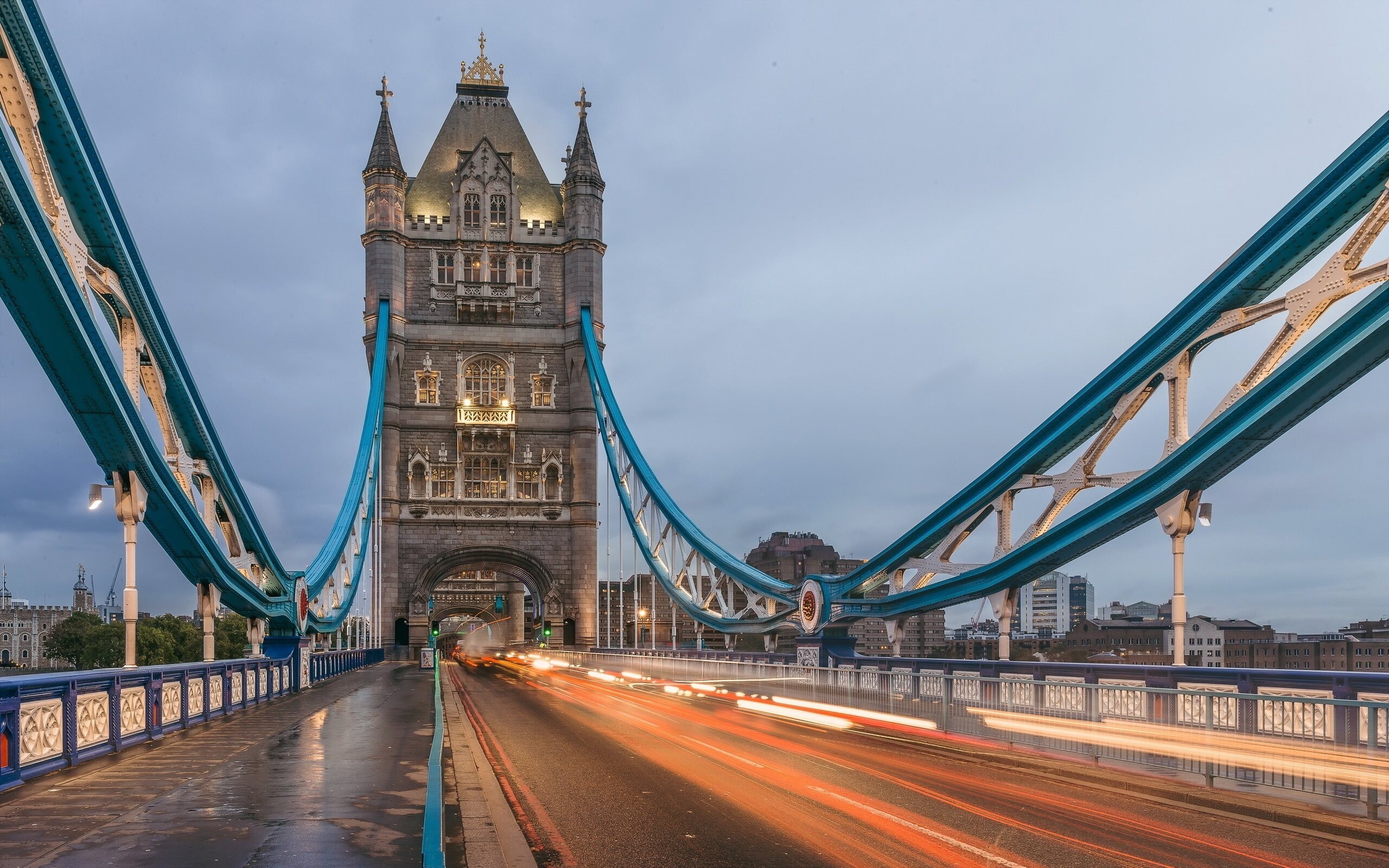 Tower Bridge: Original colour was 'bright chocolate' brown, rumoured to be Queen Victoria’s favourite. 2560x1600 HD Wallpaper.