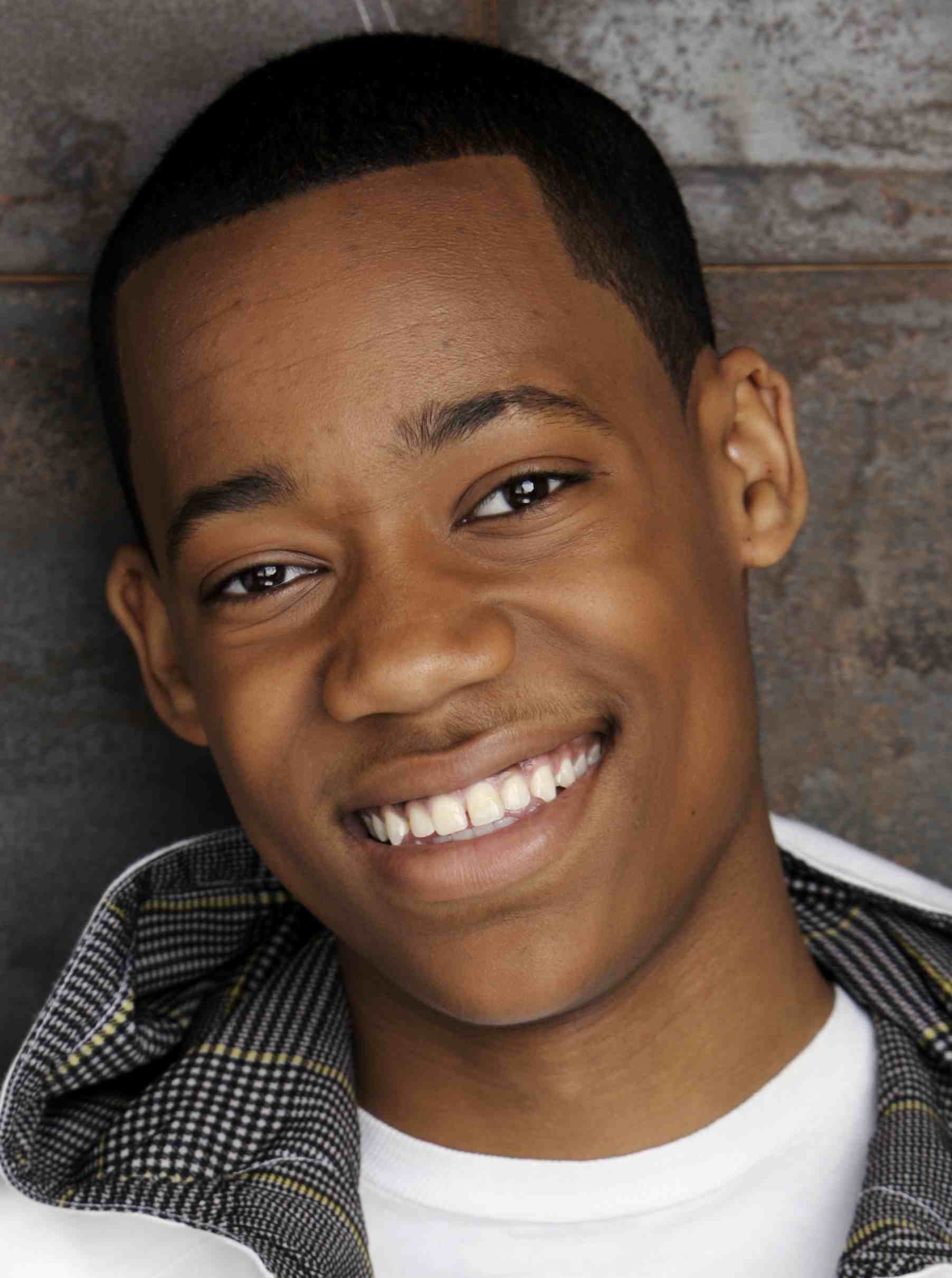 Tyler James Williams, Everybody Hates Chris, Real girlfriend, Adorable couple, 1810x2420 HD Phone