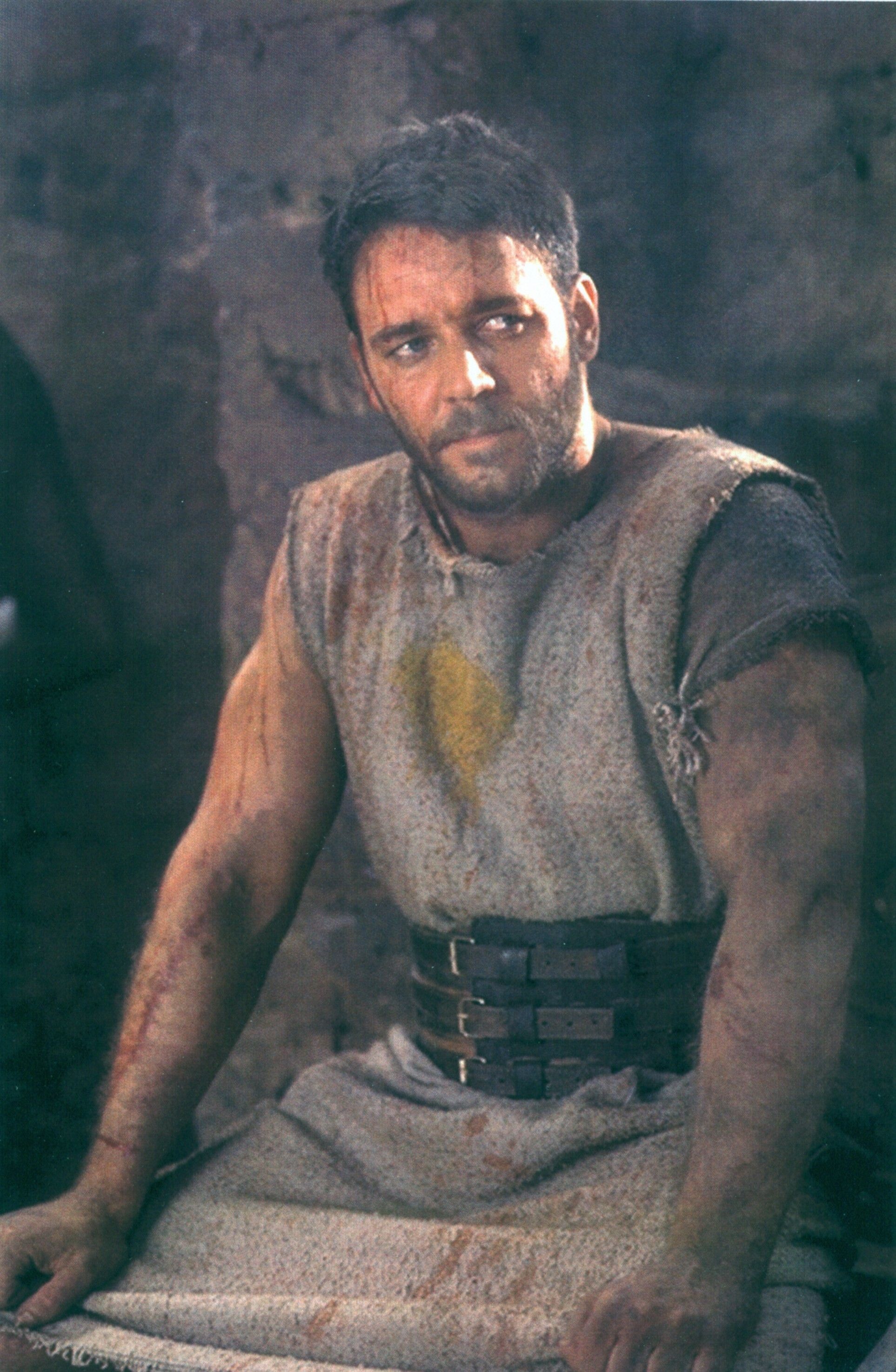Russell Crowe's gladiator, Wanted movie, Action-packed adventure, Heroic battles, 1930x2960 HD Handy