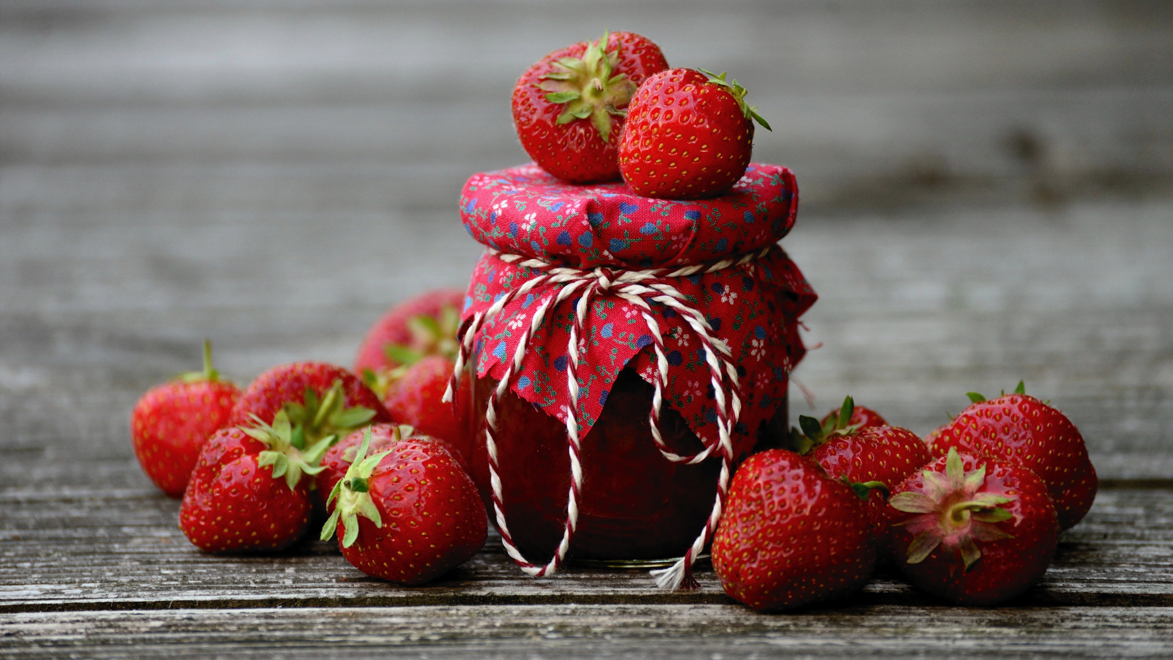 Strawberry: Bred in France via a cross of Fragaria virginiana and Fragaria chiloensis. 3840x2160 4K Background.